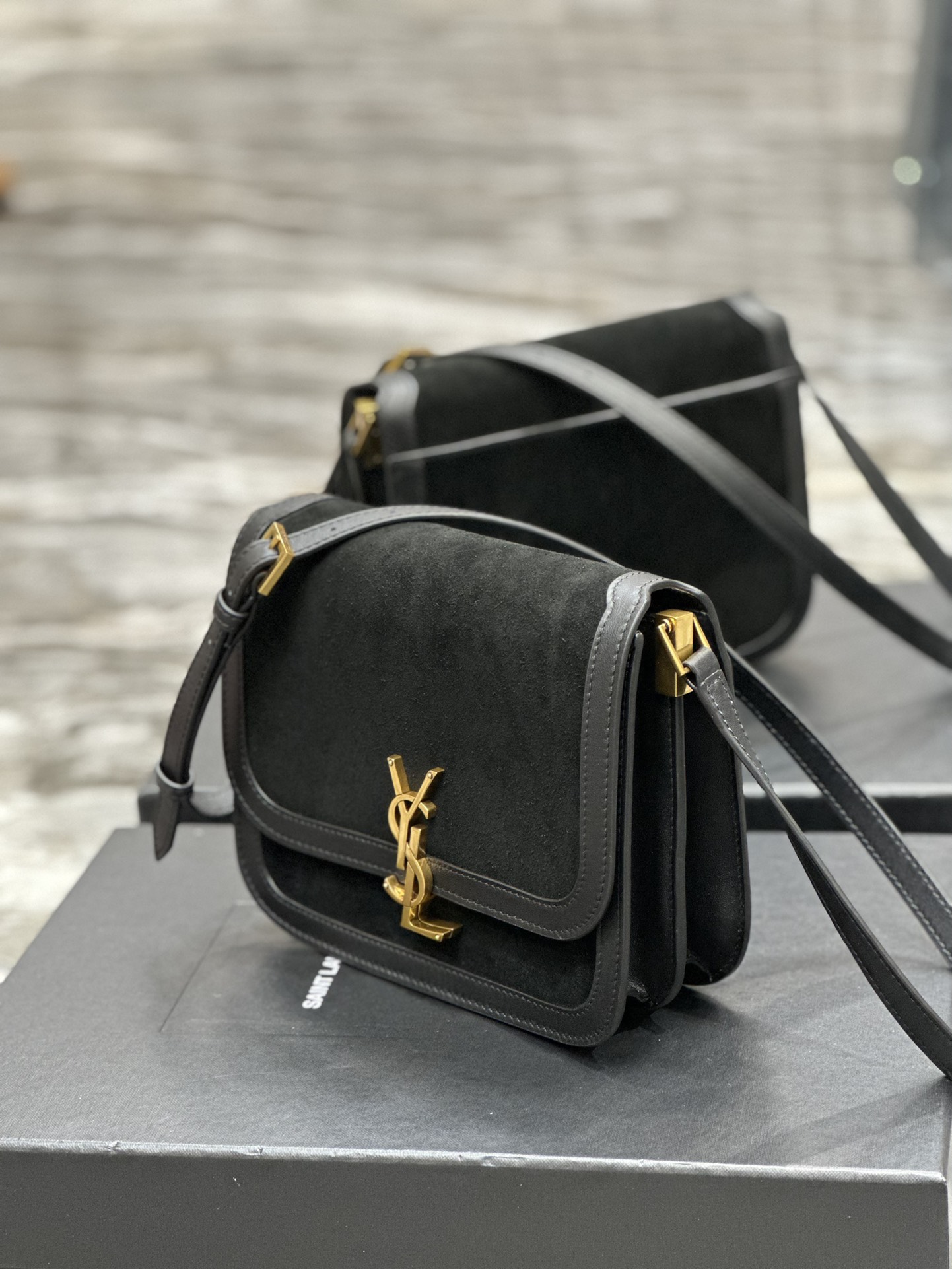 Handbags SAINT LAURENT 635025 size 22x18x5 cm - vstockx