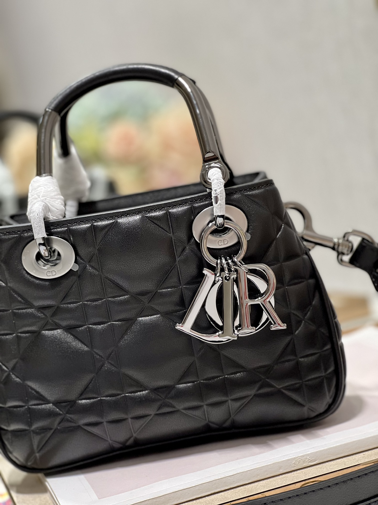 Handbag Dior 1202 size 23  26  8 cm - vstockx
