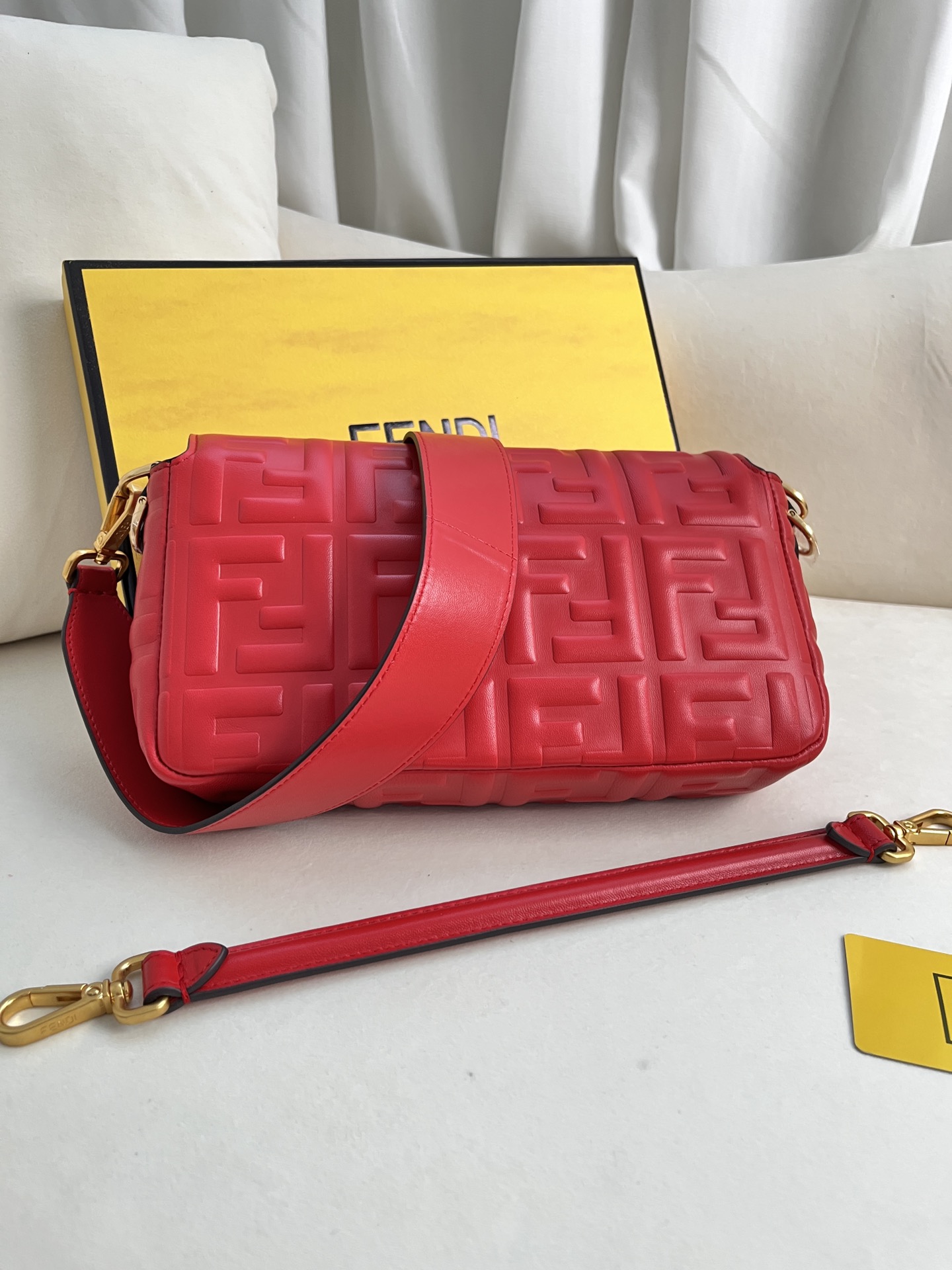 handbags FENDI 211 size:27*15*6cm - vstockx