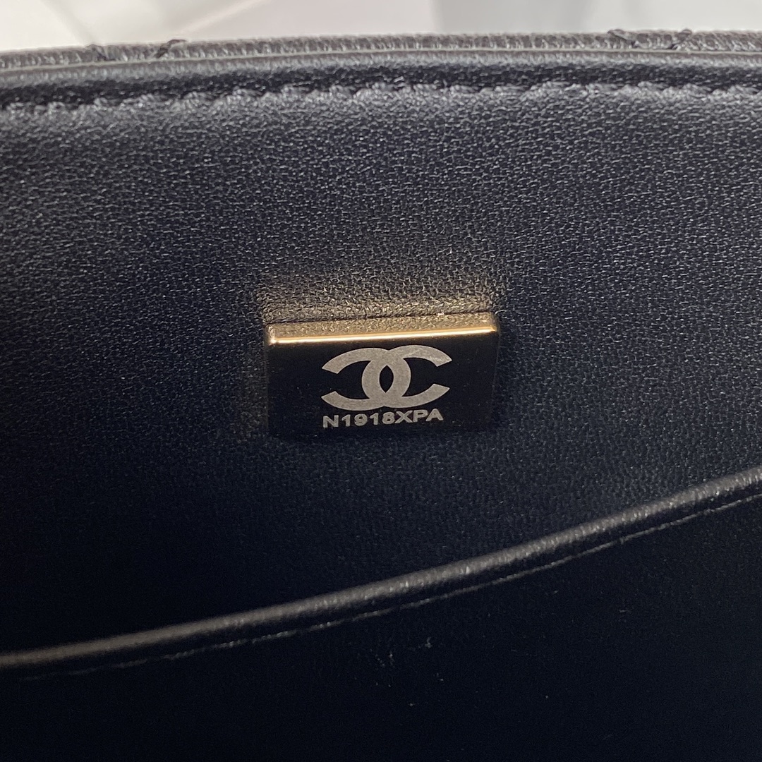 Handbag Chanel AS3648 size 17X14.5X7.5 cm - vstockx