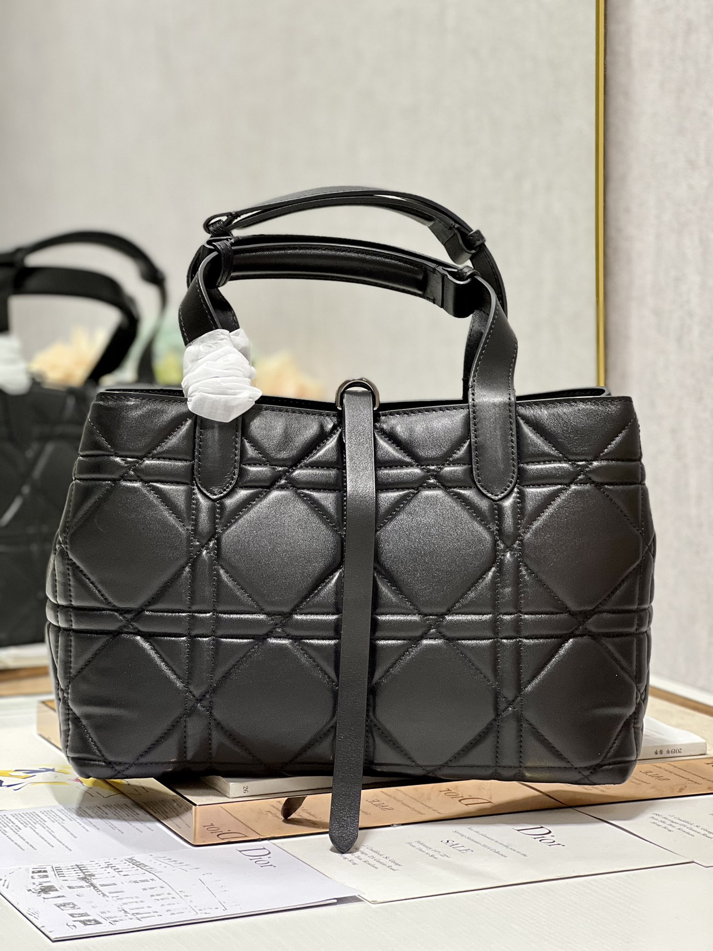 Handbag Dior 1188 size 30  36  15 cm - vstockx