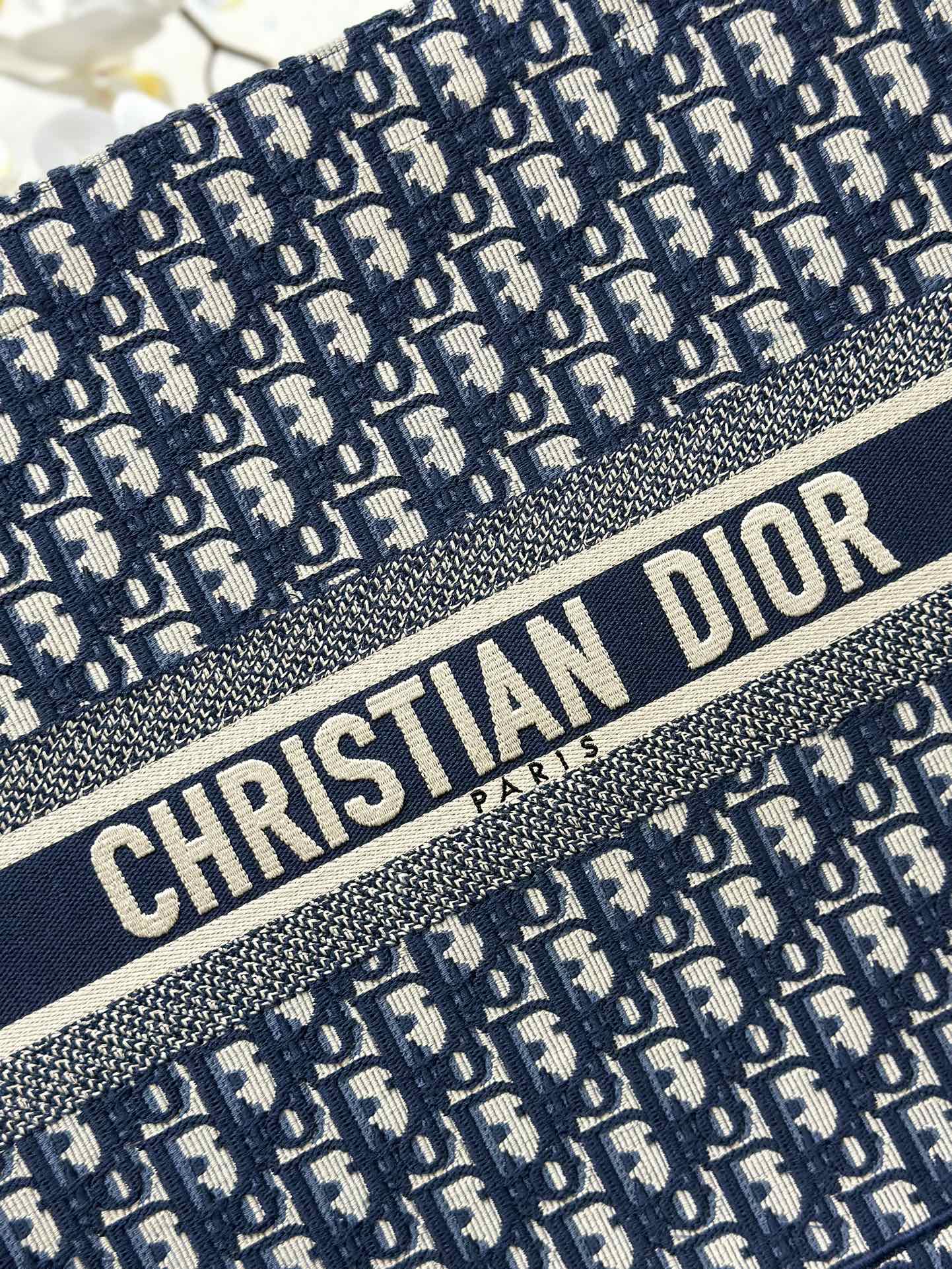 Handbag Dior M1286 size 42 x 35 x 18.5 cm - vstockx