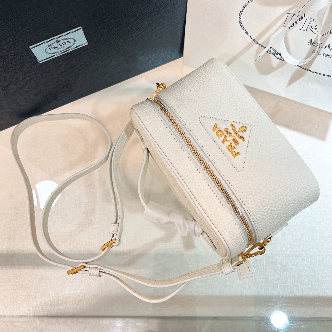 handbags prada 1BH202 18*11.5*7.5 - vstockx