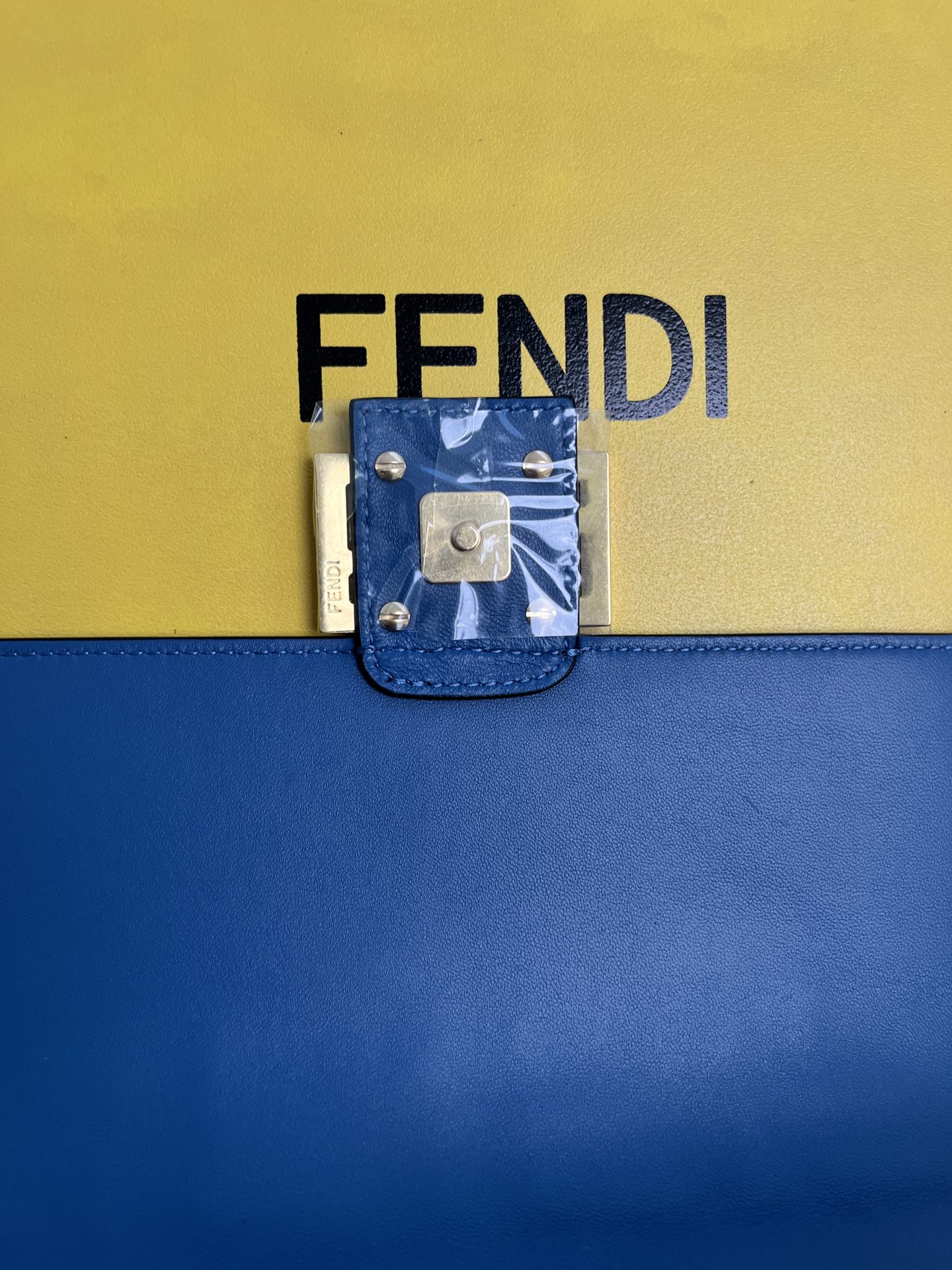 handbags FENDI 211 size:27*15*6cm - vstockx