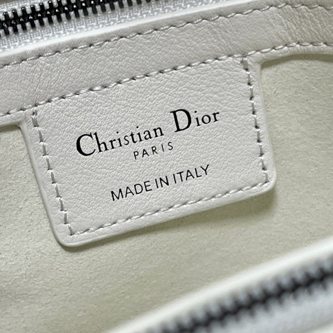 Handbag Dior 1202 size 28  28  9.5 cm - vstockx