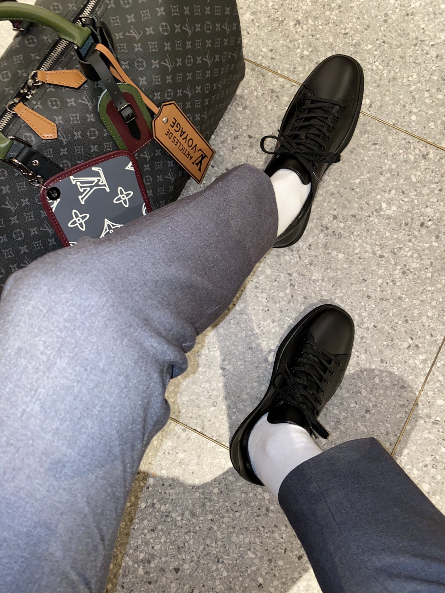 Christian Louboutin Low Top Sneakers 4 - vstockx