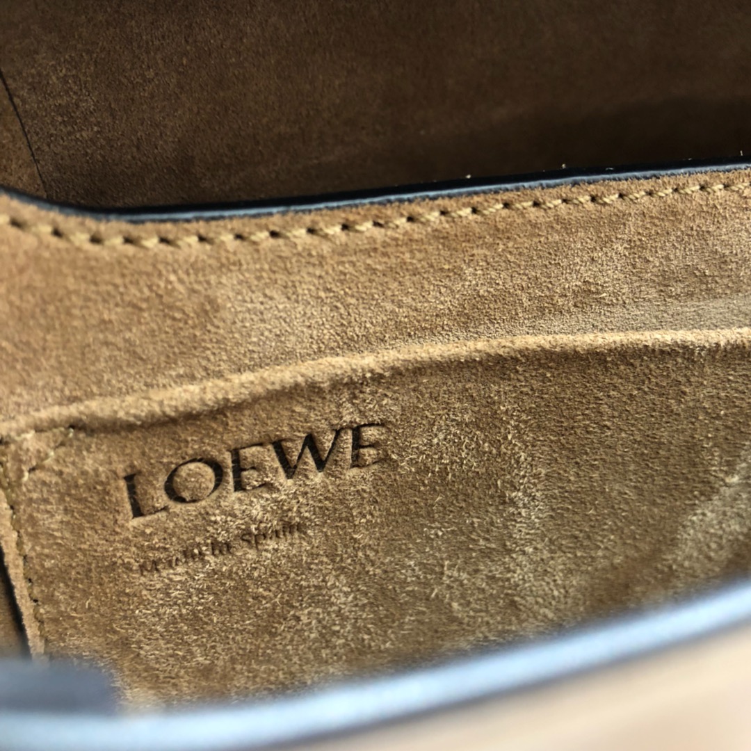 Handbags LOEWE zp size:20*19*11.5 cm - vstockx