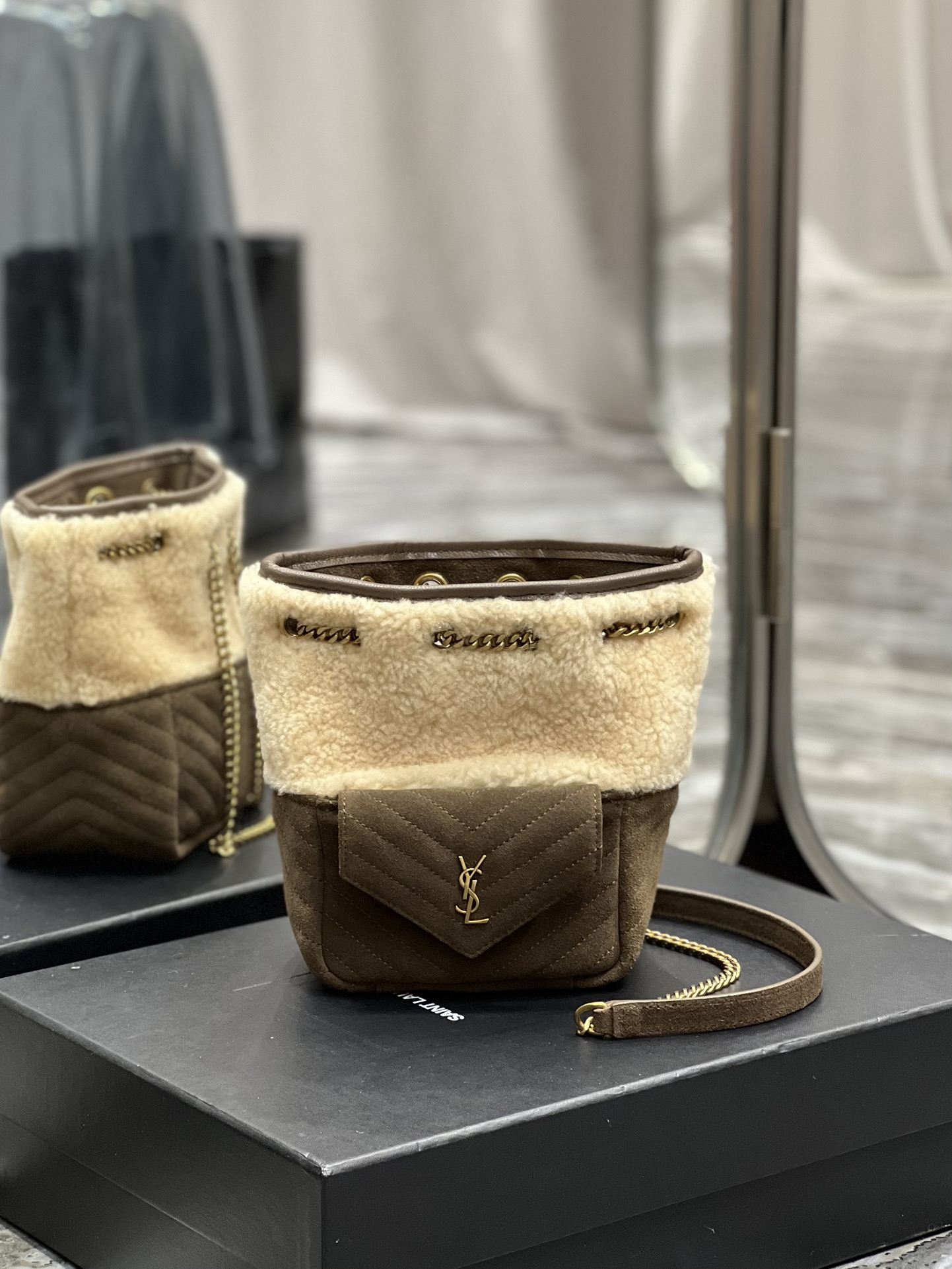 Handbags SAINT LAURENT 631052 size 19x13x13 cm - vstockx