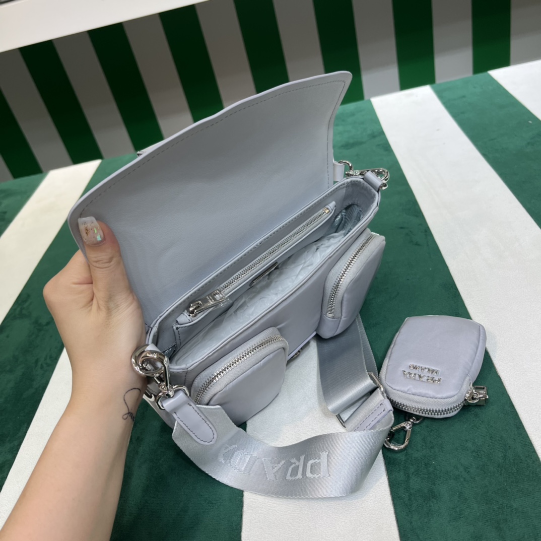 Handbags Prada 1BD295 size:22*7.5*14 cm - vstockx