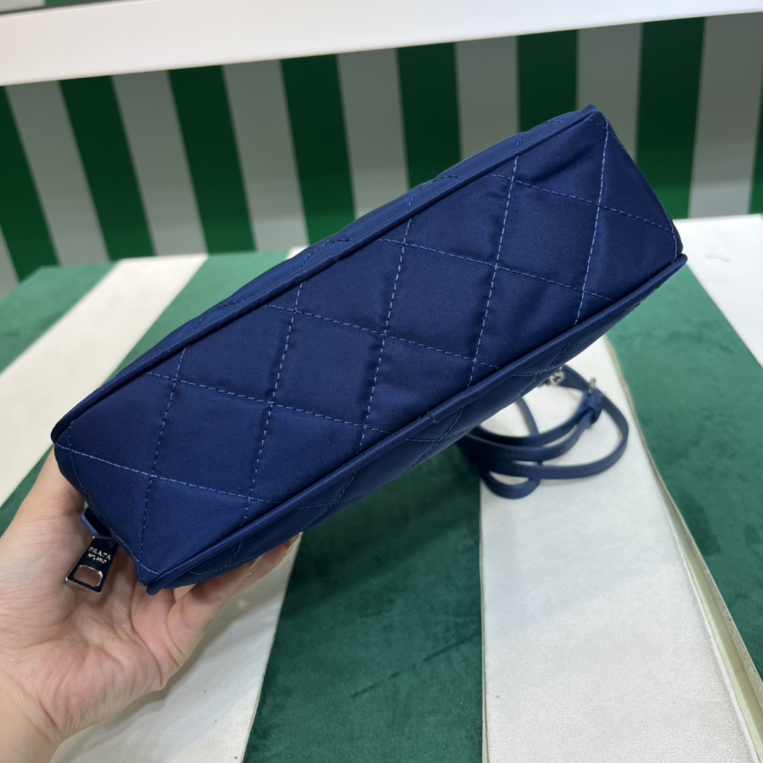 Handbags Prada 1BH910 size:21.5*15*6 cm - vstockx