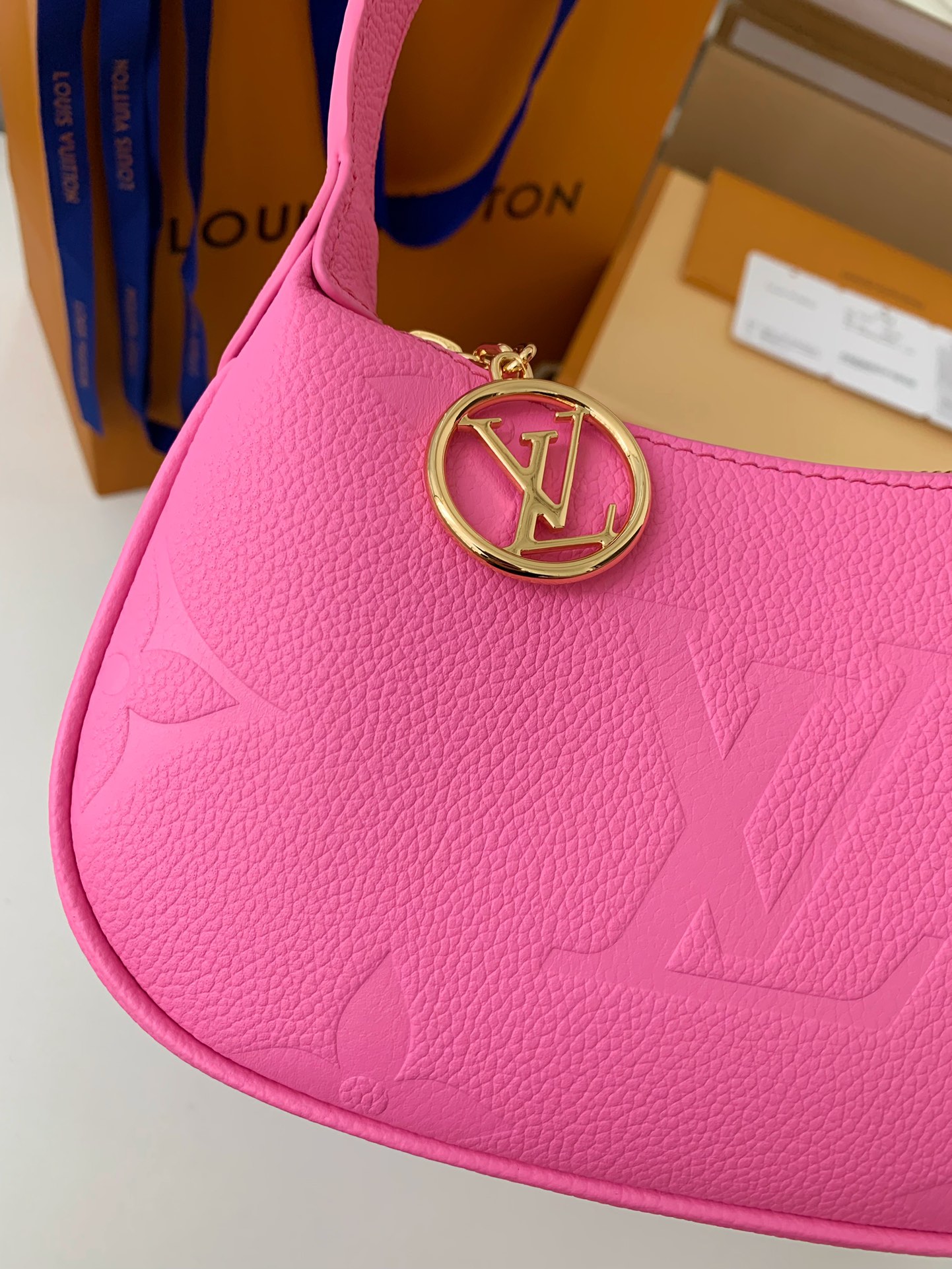 Handbags Louis Vuitton M82391 size:20.5*11*5 cm - vstockx