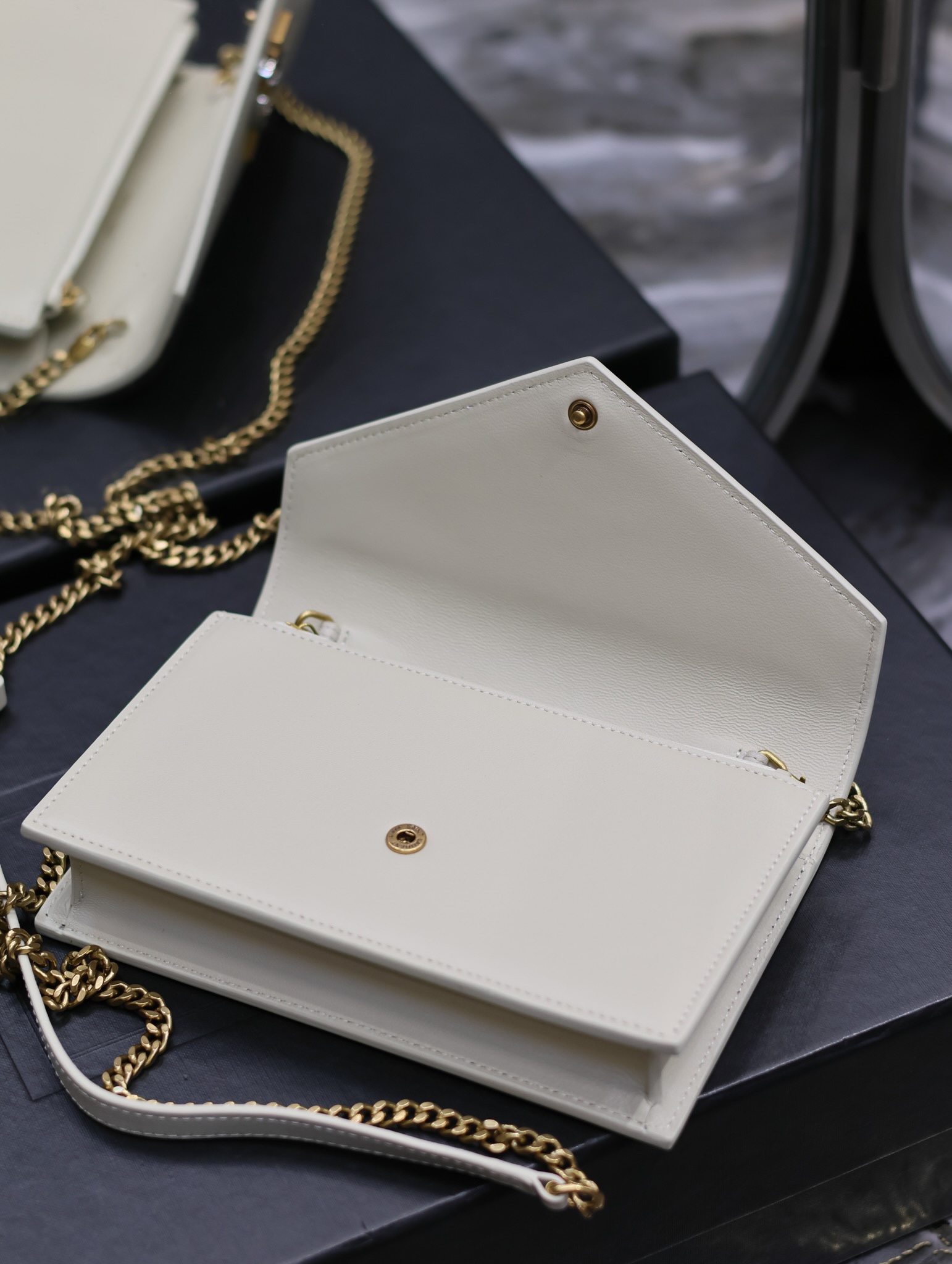 Handbags SAINT LAURENT 393953 size 19x11.5x4 cm - vstockx