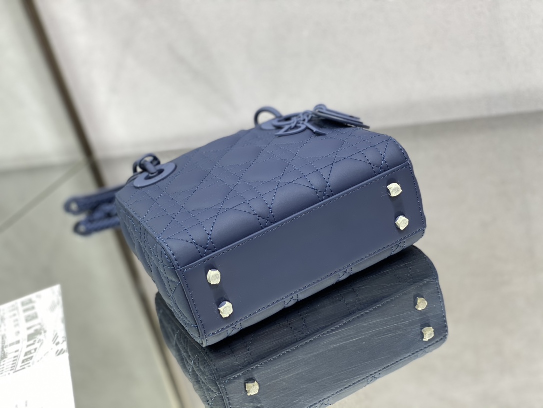 Handbag Dior size 17 cm - vstockx