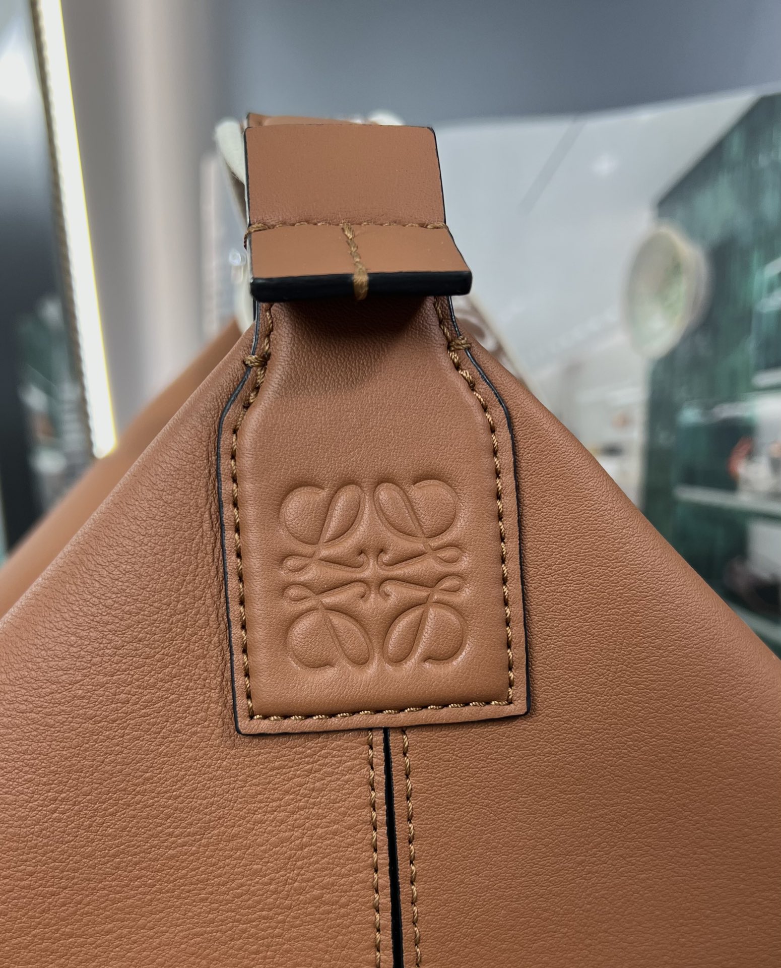 Handbags LOEWE  size:43-13.5-29 cm - vstockx