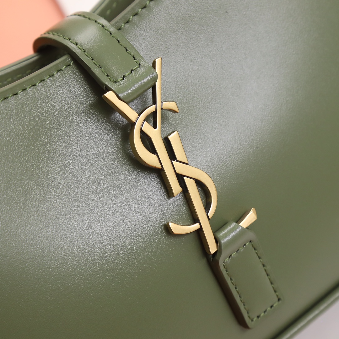 Handbags SAINT LAURENT 710318 size 19X11.5x4.5 cm - vstockx