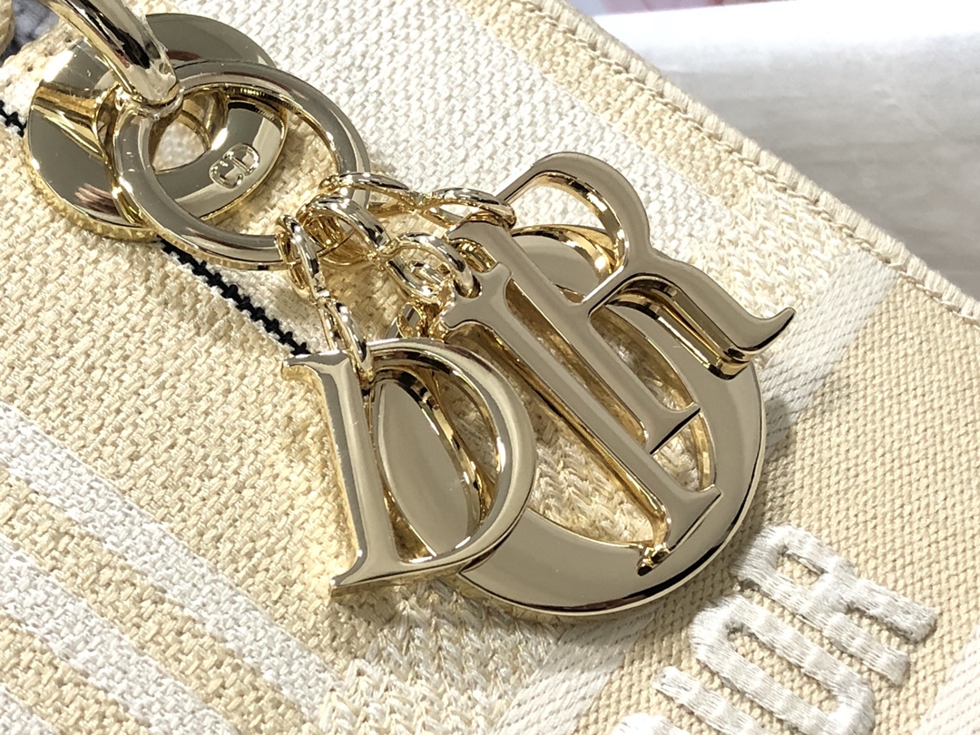 Handbag Dior M0565 size 24 x 20 x 11 cm - vstockx