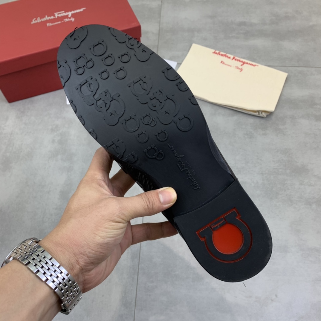 Salvatore Ferragamo Boots 14 - vstockx