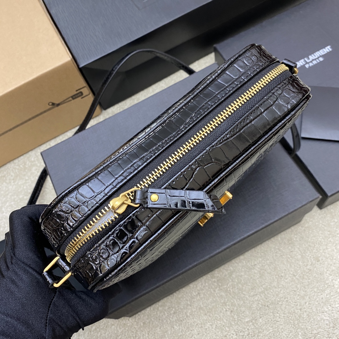 Handbags SAINT LAURENT 520534 size 23x16x6 cm - vstockx