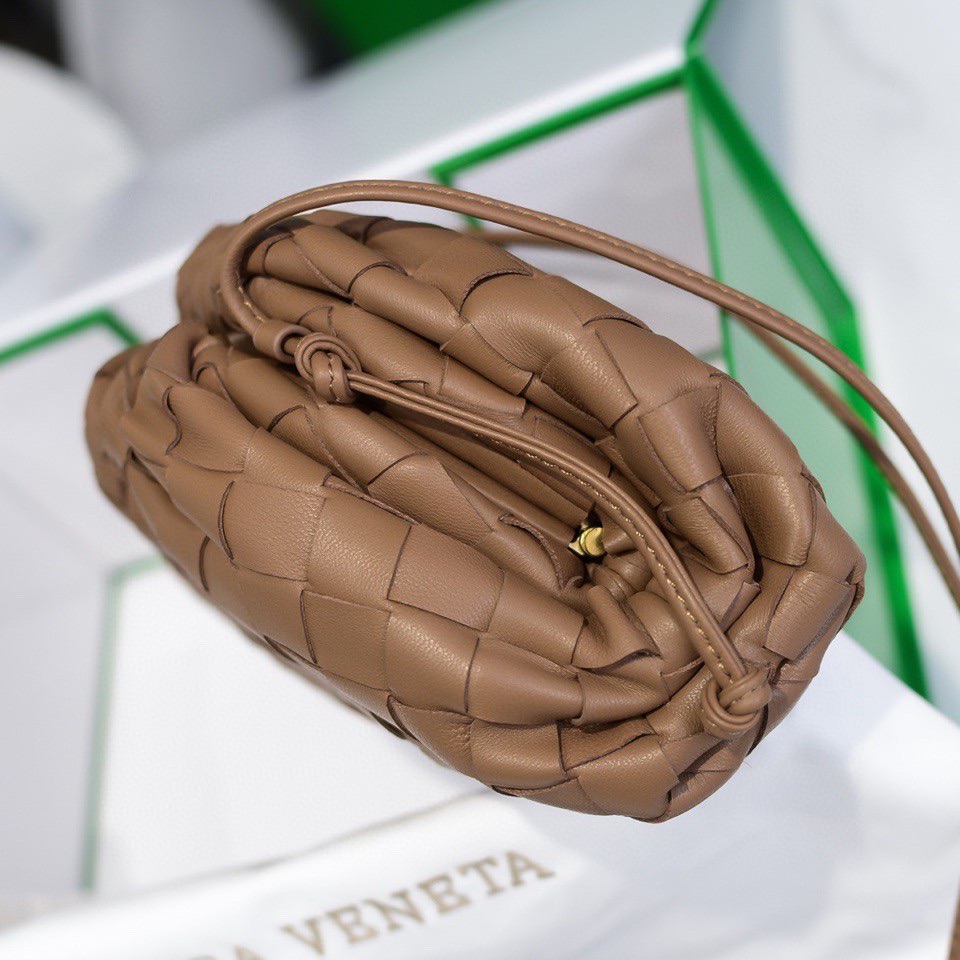 handbags Bottega Veneta The pouch size:23*13*8 - vstockx