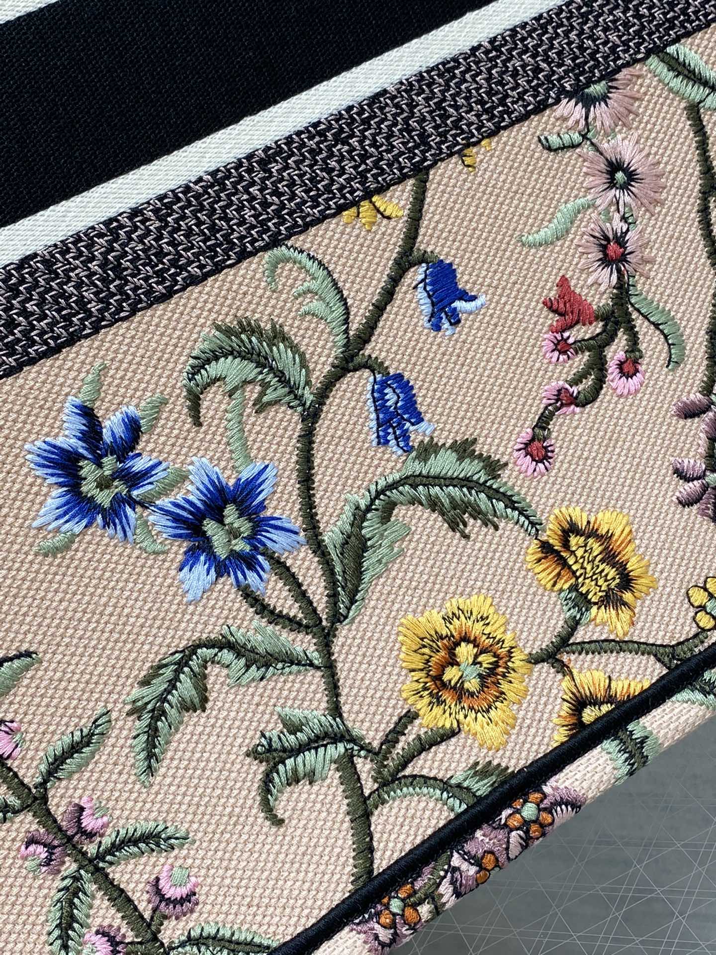 Handbag Dior size 42*18*35 cm - vstockx