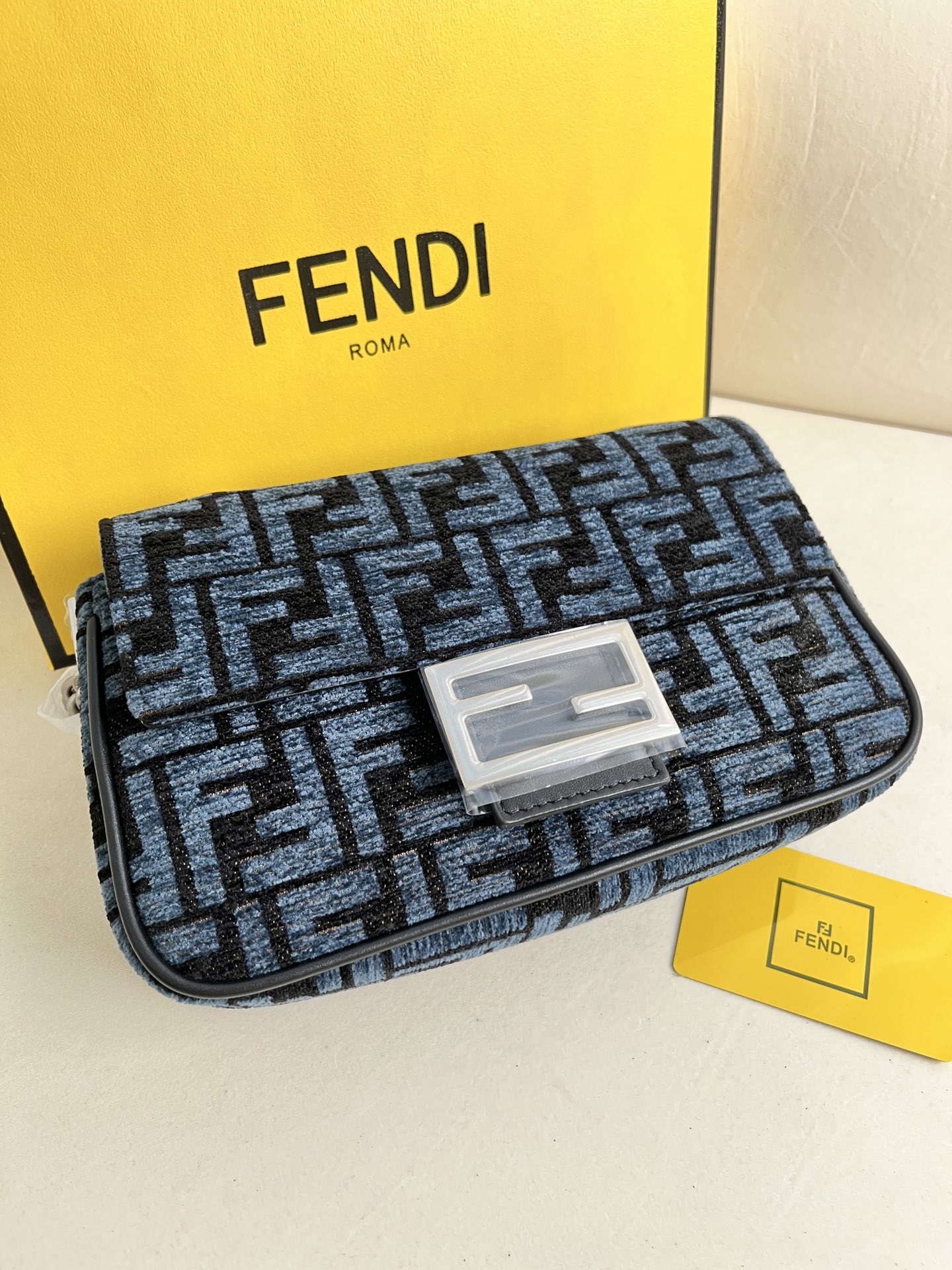 handbags FENDI 232 size:24*14*7cm - vstockx