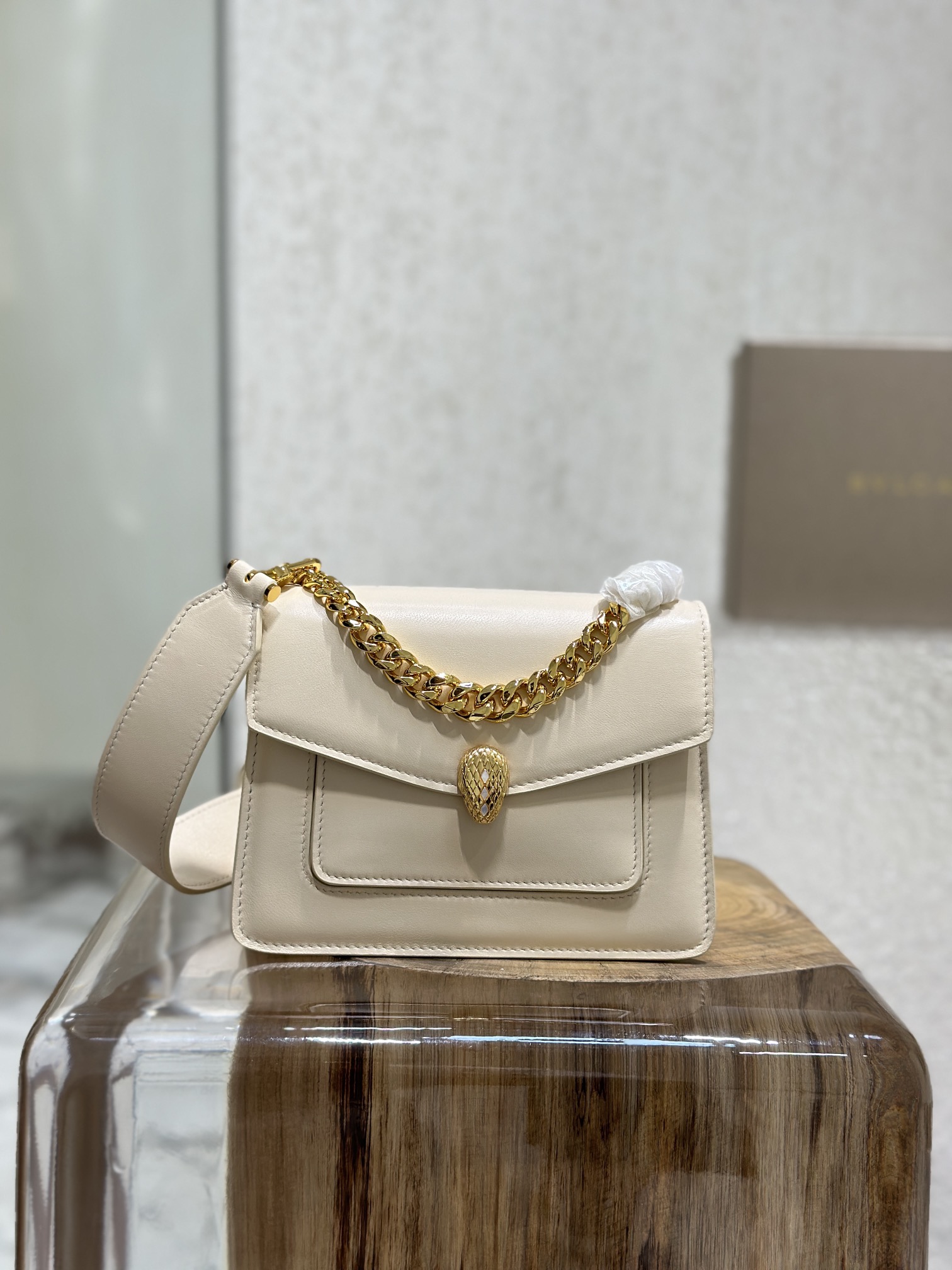 Handbags Bvlgari 290763 size:20*14*8 cm - vstockx