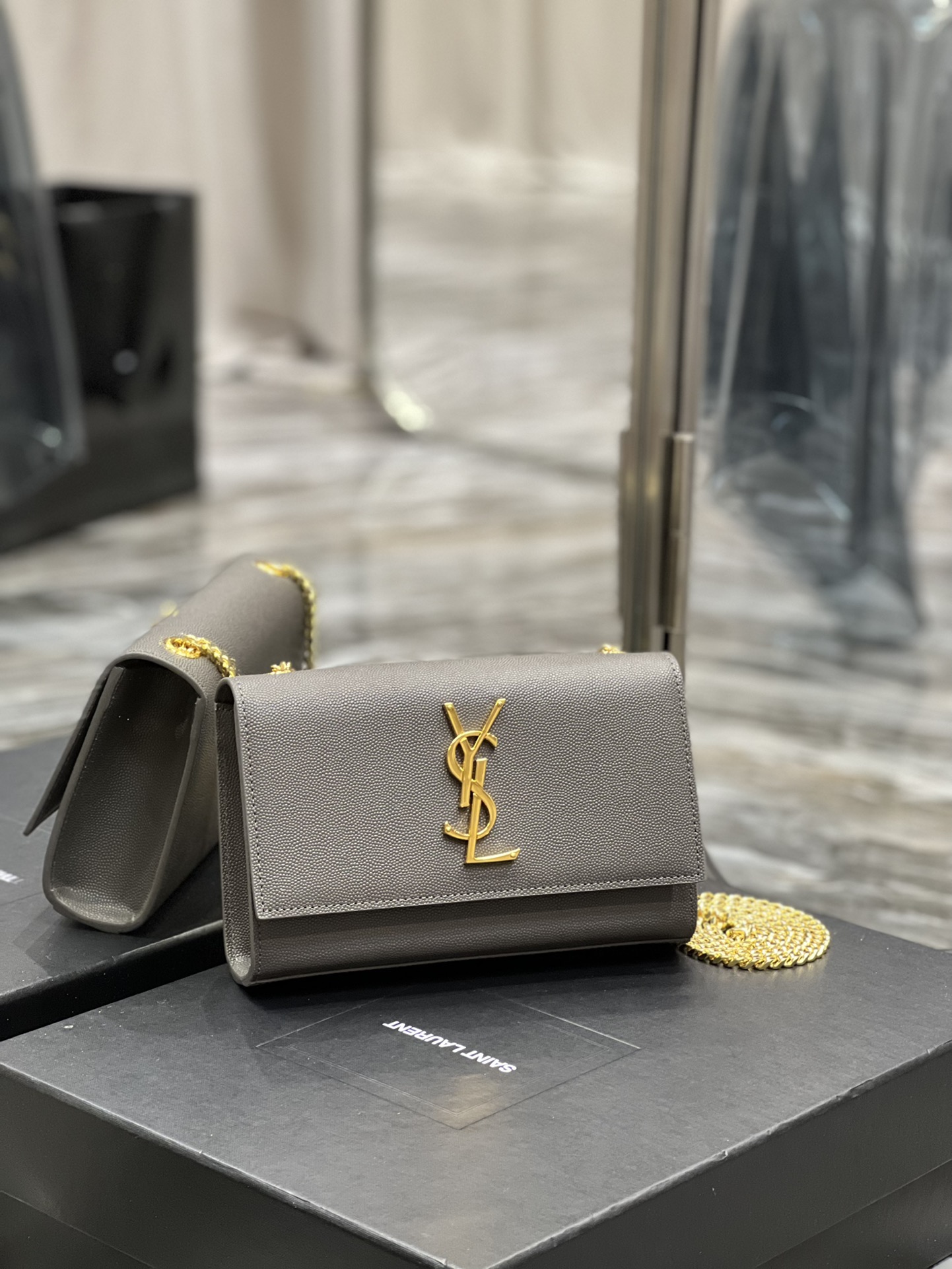 Handbags SAINT LAURENT 469390 size 20x13.5x5.5 cm - vstockx