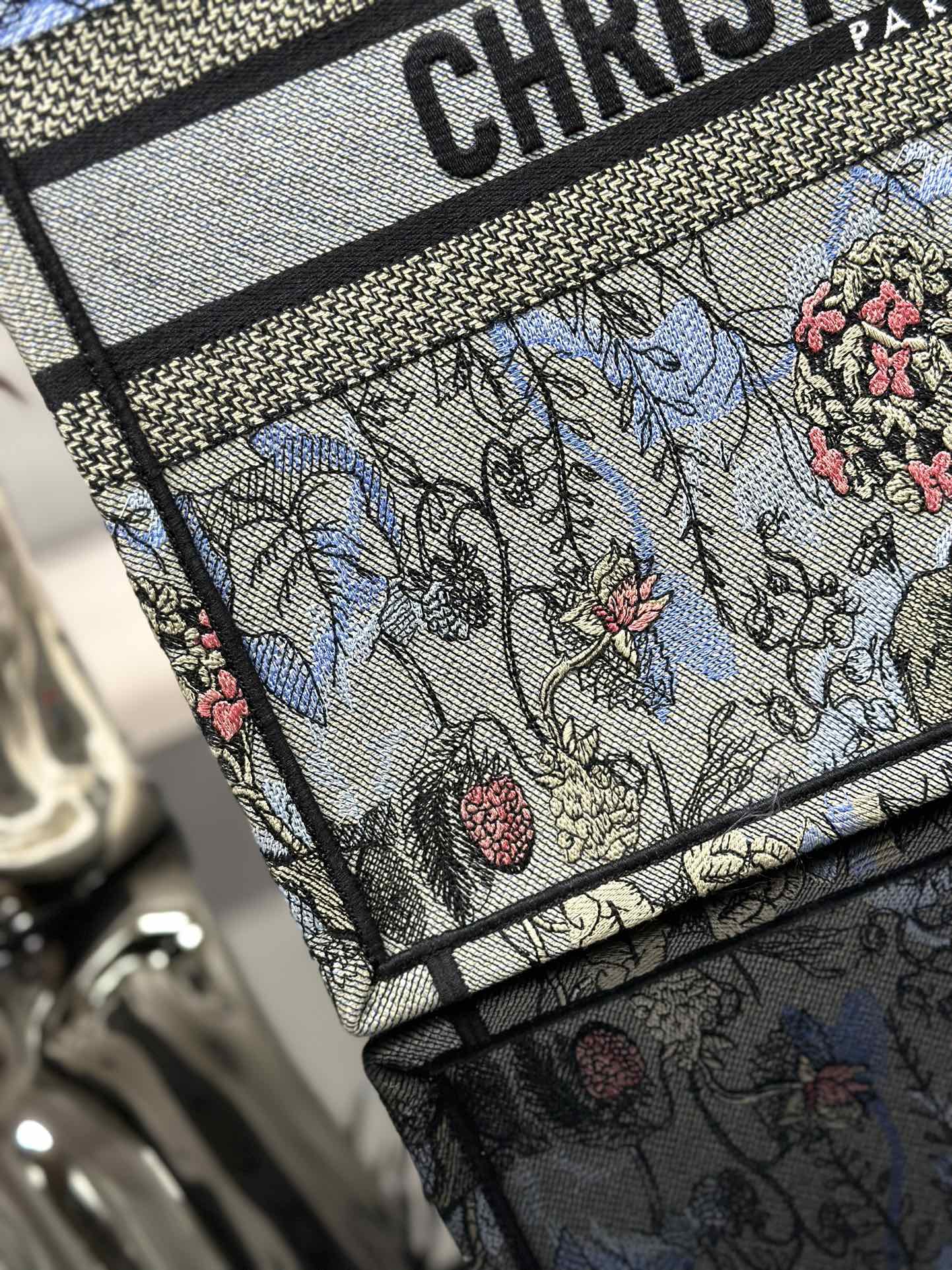 Handbag Dior M1286 size 42 x 35 x 18.5 cm - vstockx