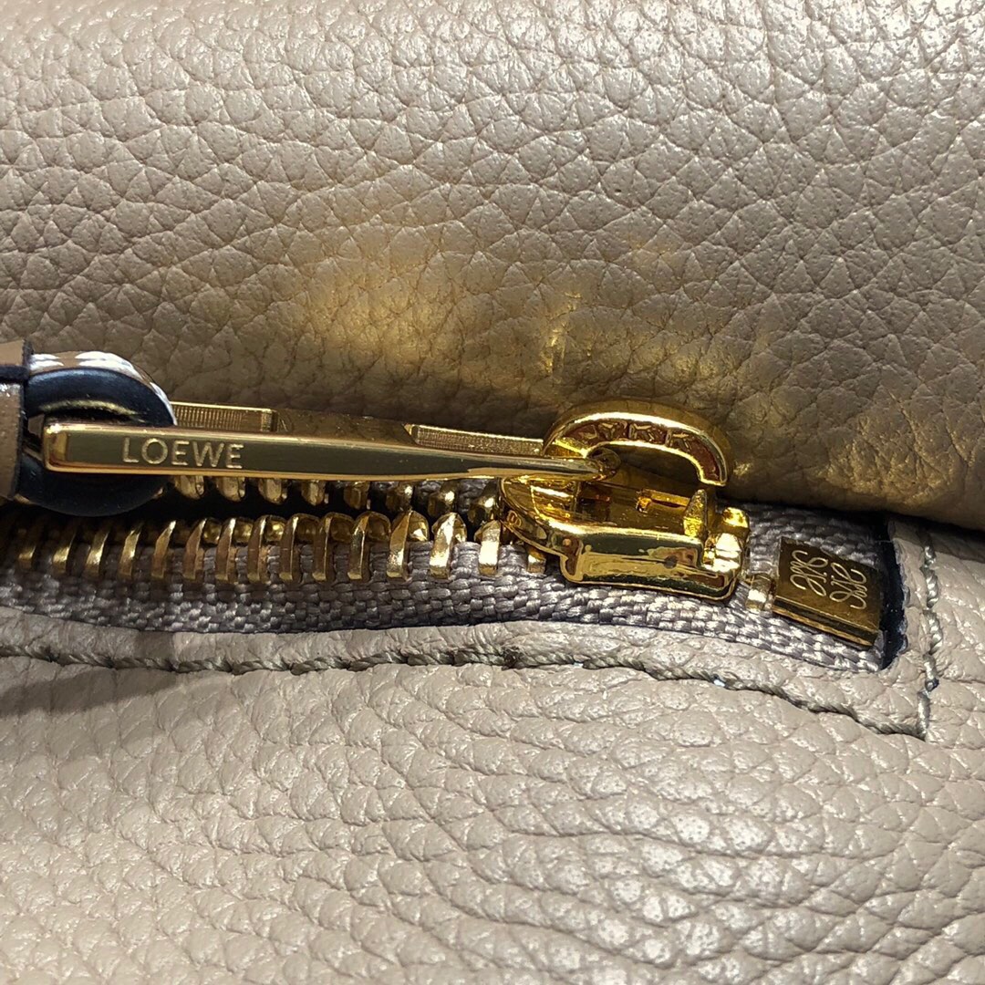 Handbags LOEWE Ykk size:29x18x12 cm - vstockx