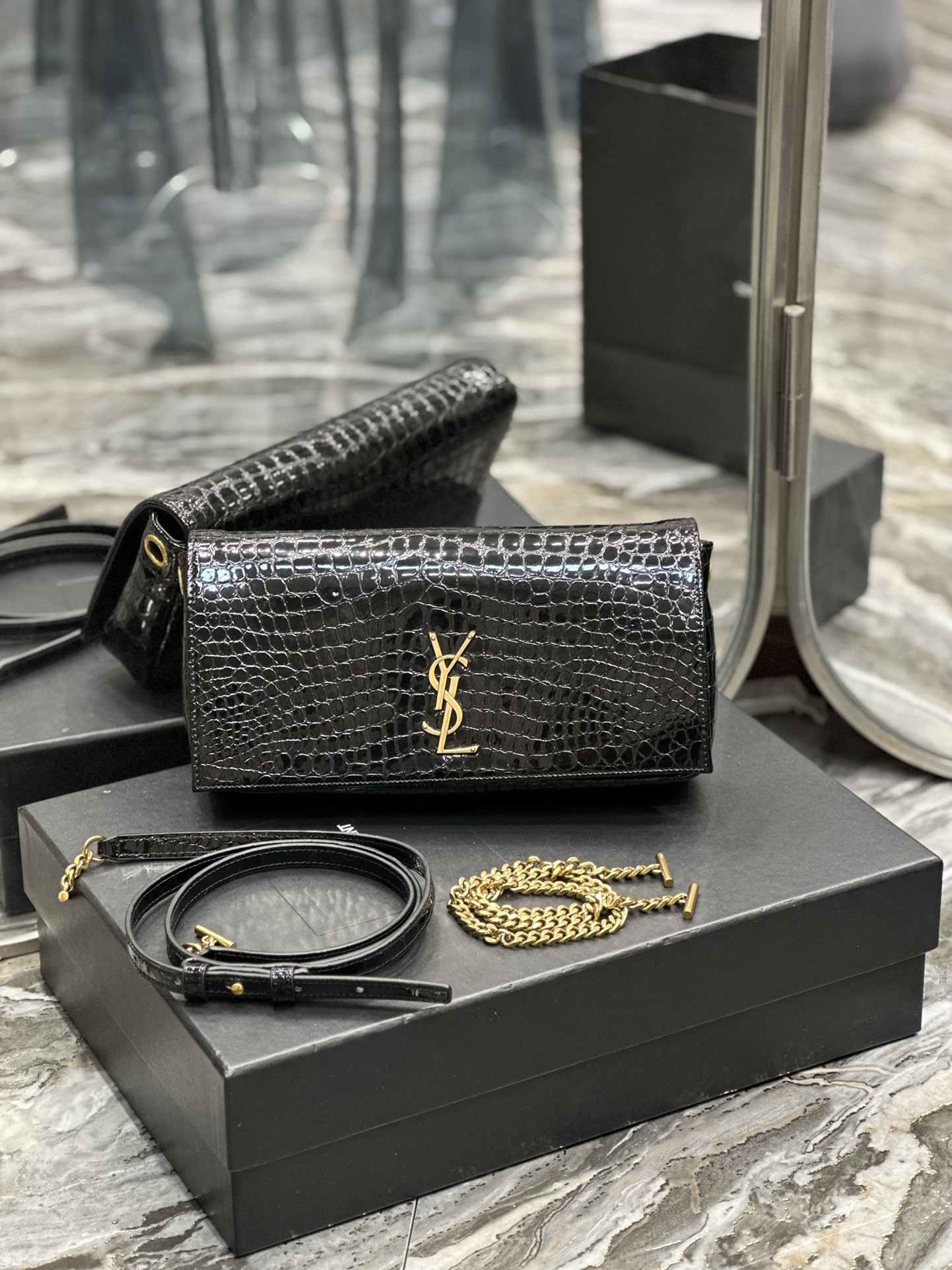 Handbags SAINT LAURENT 604276 size 26x13.5x4.5 cm - vstockx