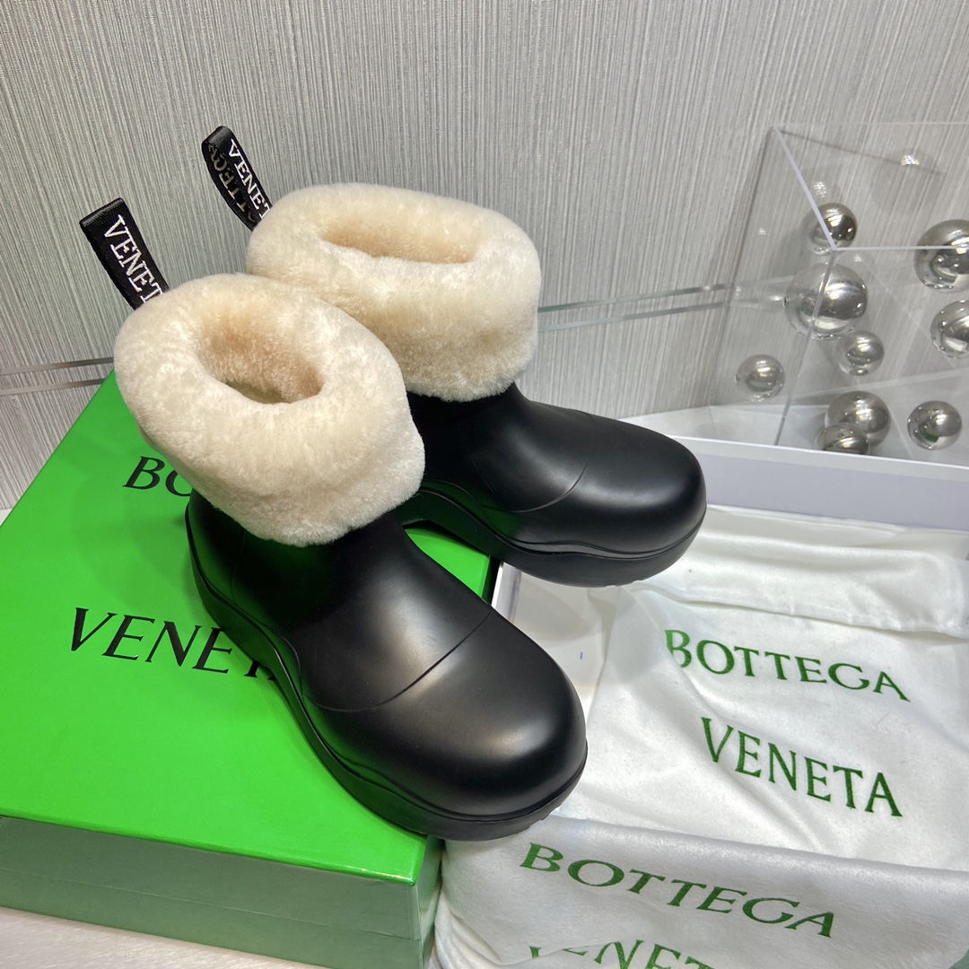 Bottega Veneta Boots 11 - vstockx