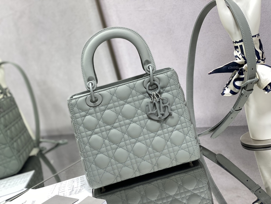 Handbag Dior size 24 cm - vstockx