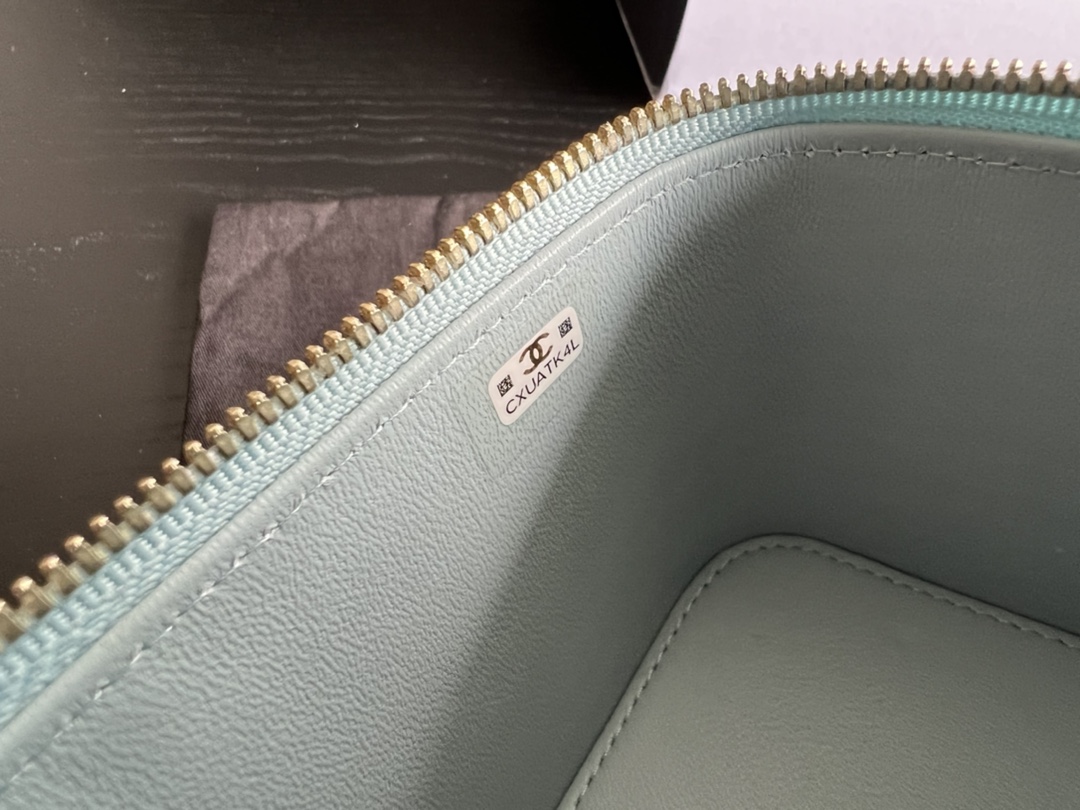 Handbag Chanel AP2199 size 17cmx9.5cmx8 cm - vstockx