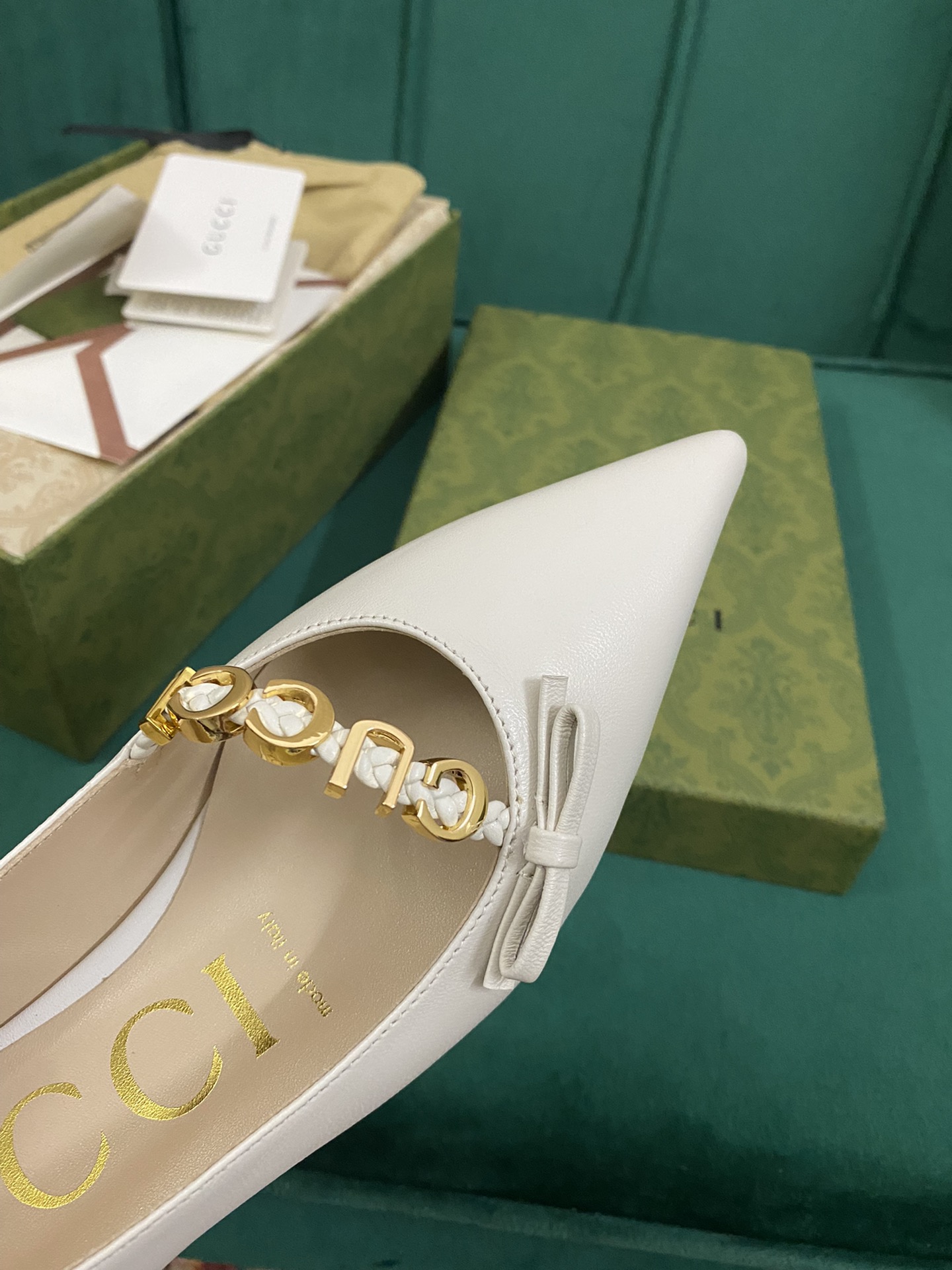 Gucci Women's pump with 'GUCCI' Women 10 - vstockx