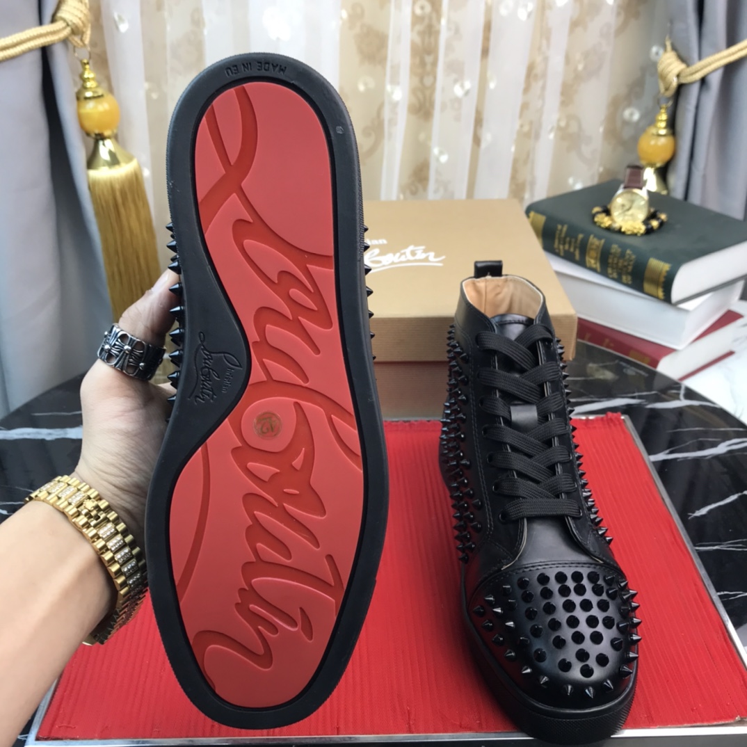 Christian Louboutin Louis Junior Spikes Orlato Flat Sneakers 4 - vstockx