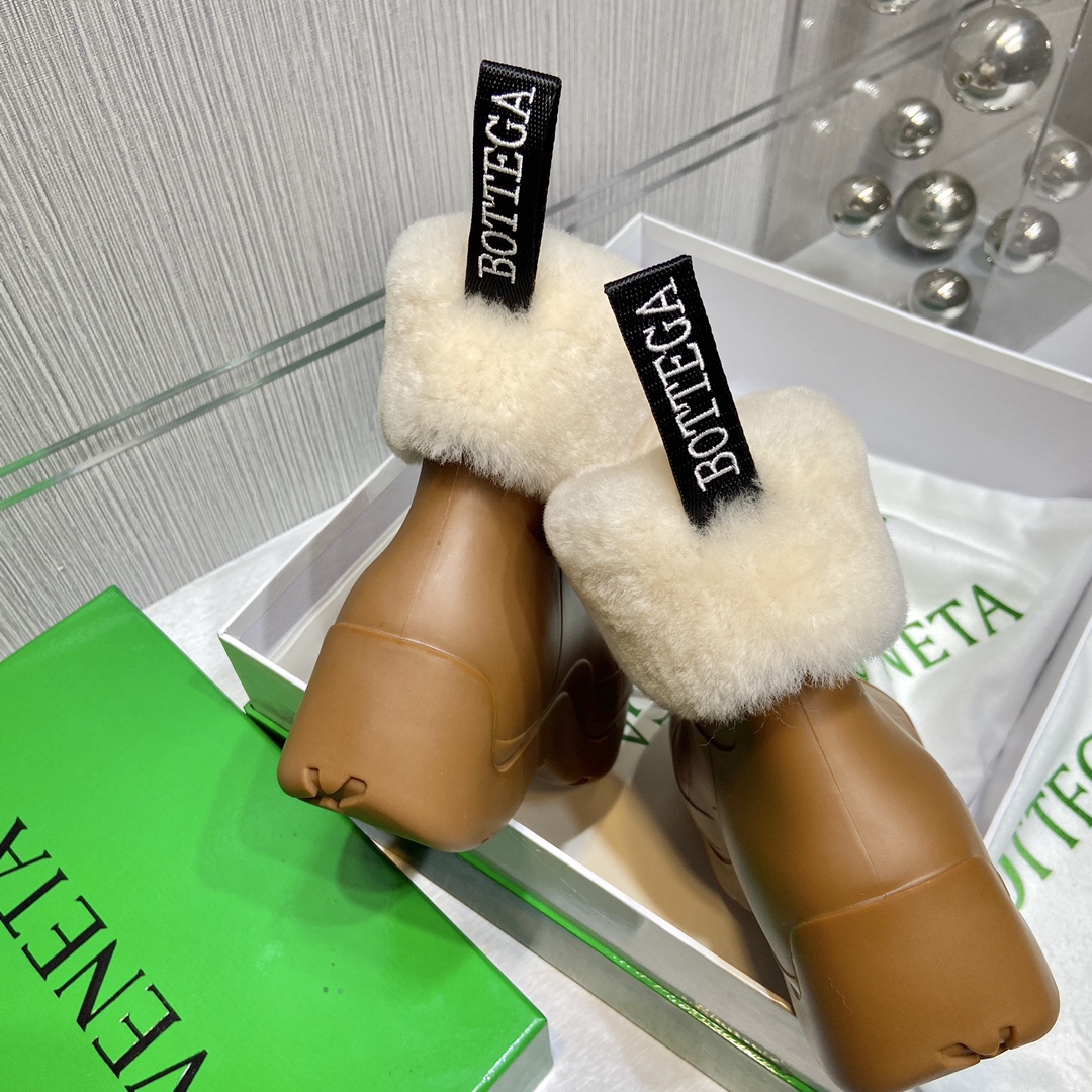 Bottega Veneta Boots 9 - vstockx