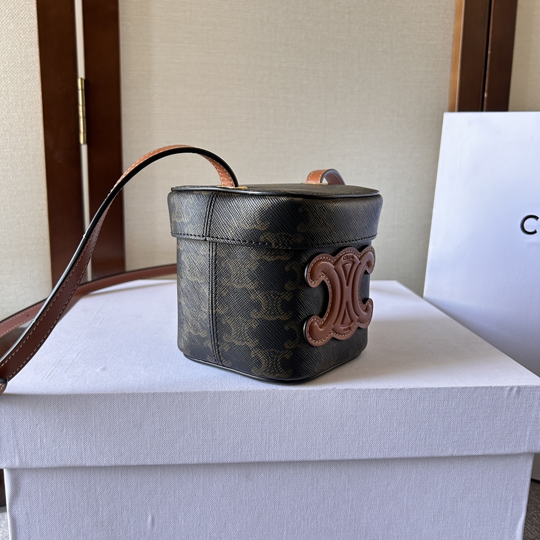 Handbags CELIN BOXTRIOMPHE 199263 size:  11-11-11 cm - vstockx