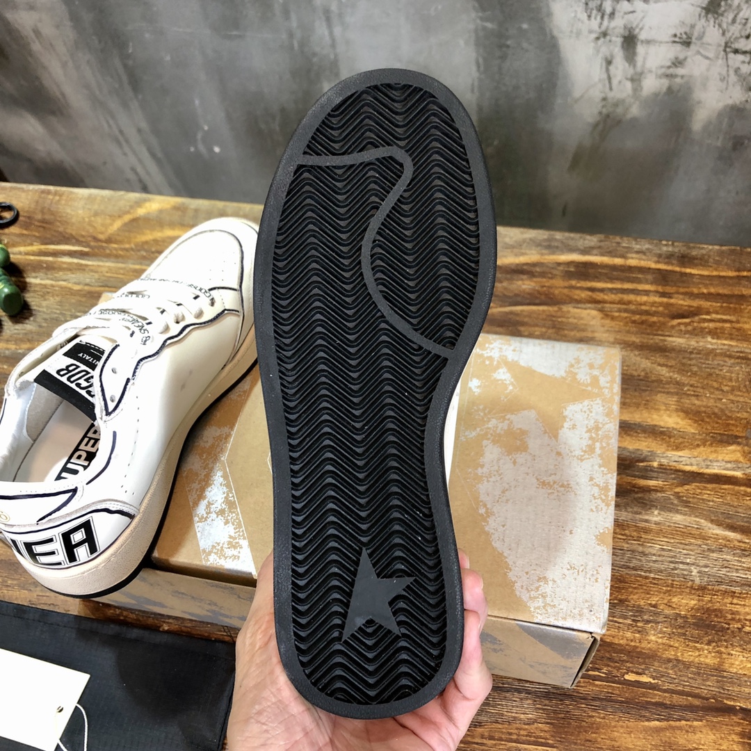 Golden Goose Superstar distressed-finish sneakers 15 - vstockx