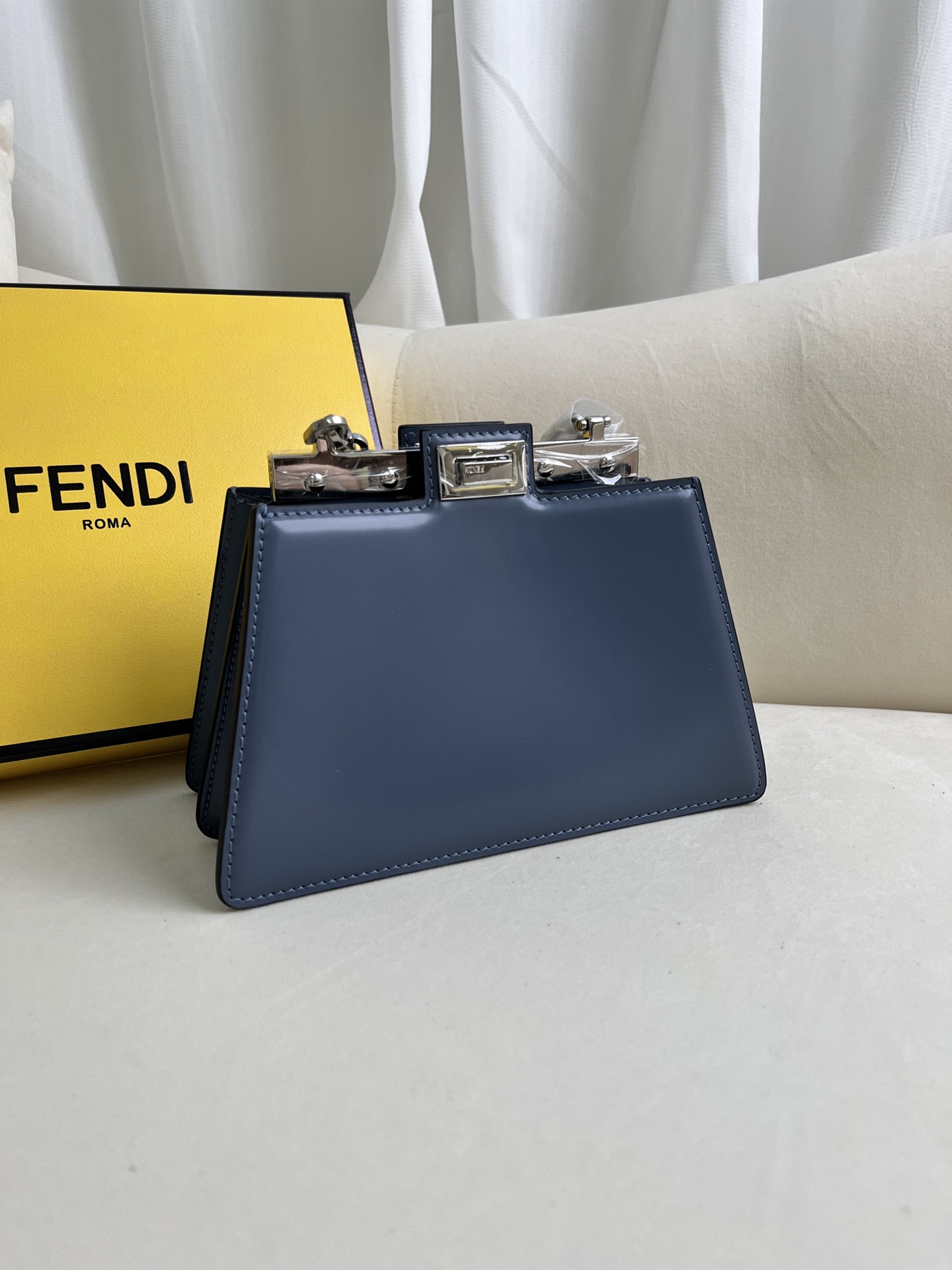 handbags FENDI 1012 size:20.5*11*14cm - vstockx