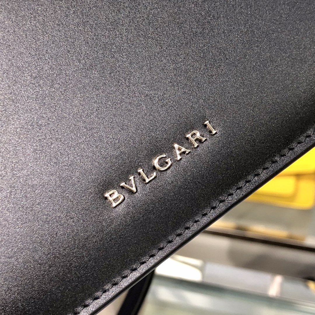 Handbags Bvlgari 9676 size:19*13*7 cm - vstockx