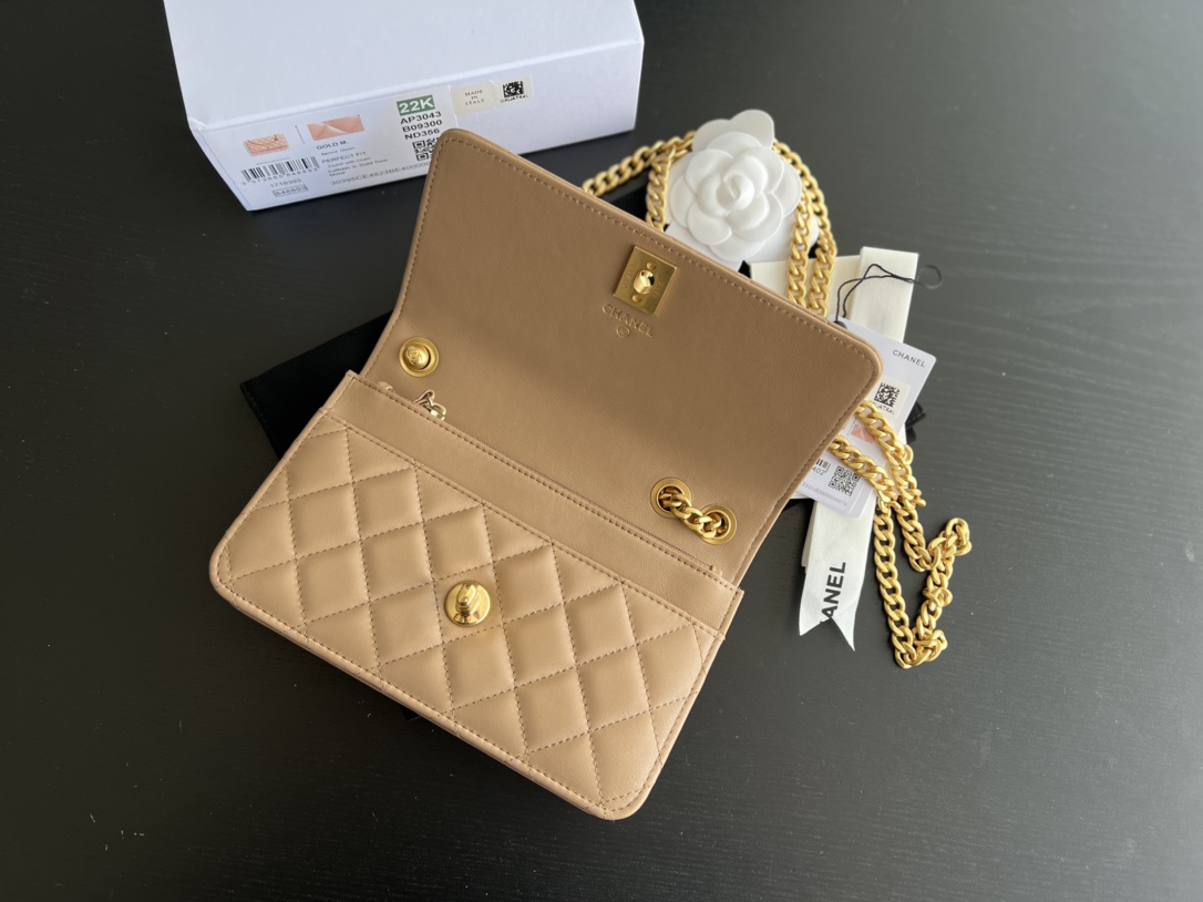 Handbag Chanel AP3043 size 19 cm - vstockx