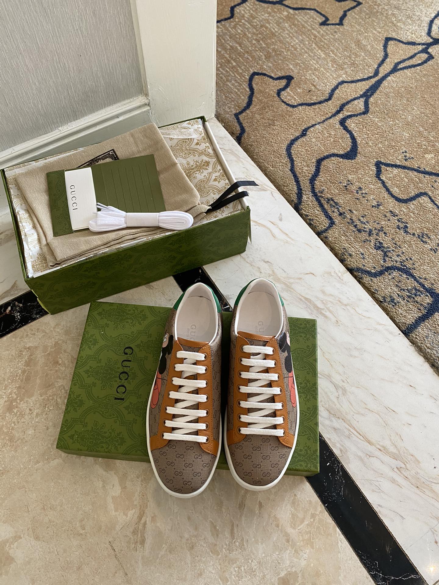 Gucci Women's Ace sneaker with bee sneaker 4 - vstockx