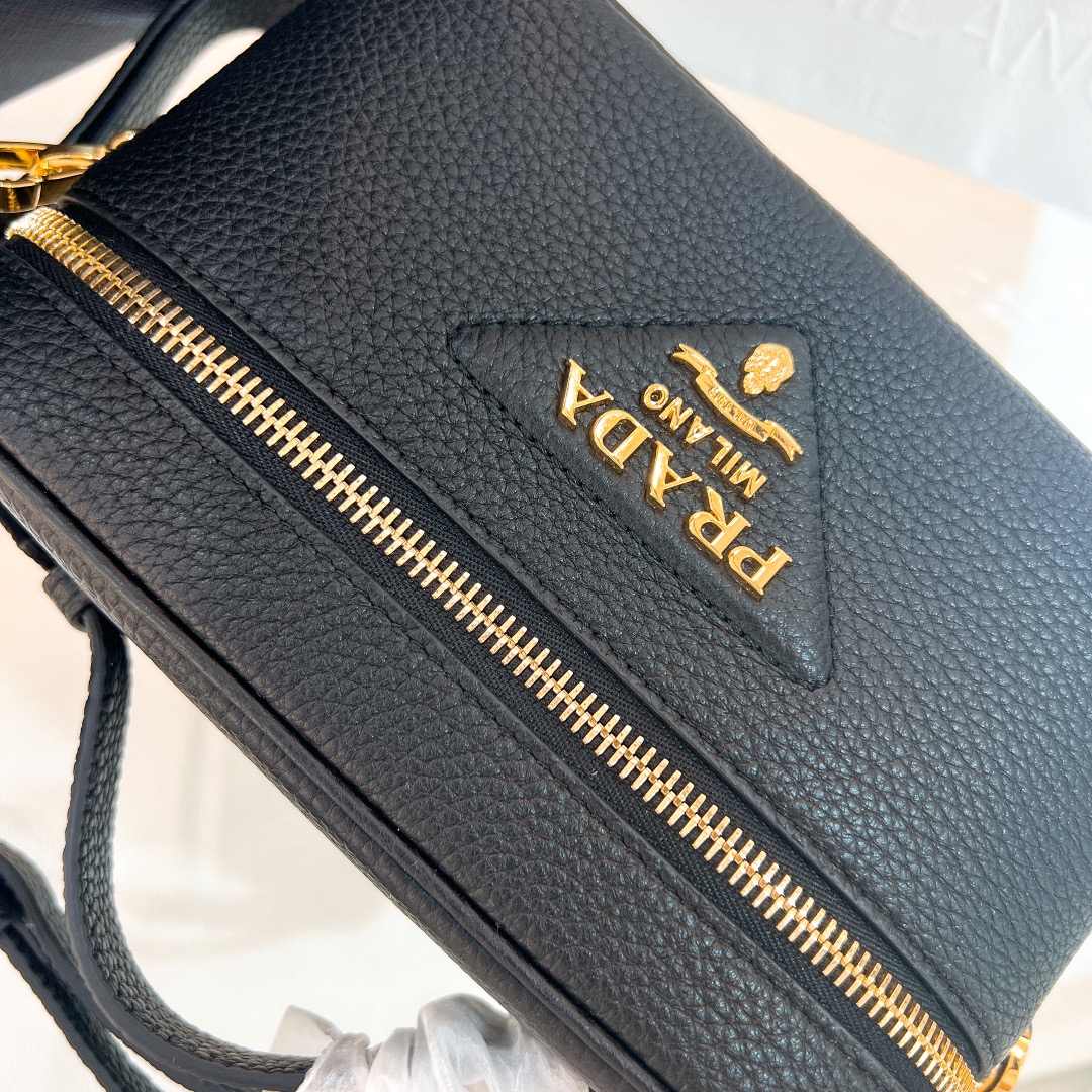 handbags prada 1BH202 18*11.5*7.5 - vstockx
