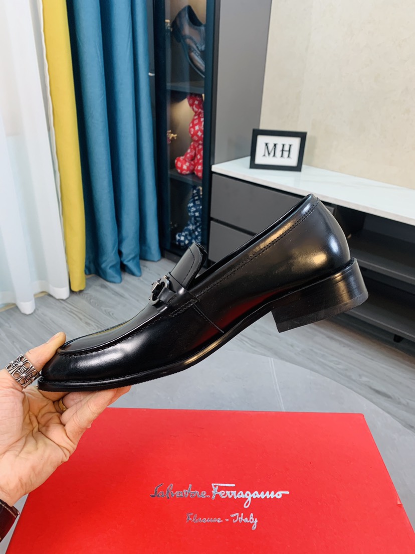 Salvatore Ferragamo Boots 39 - vstockx