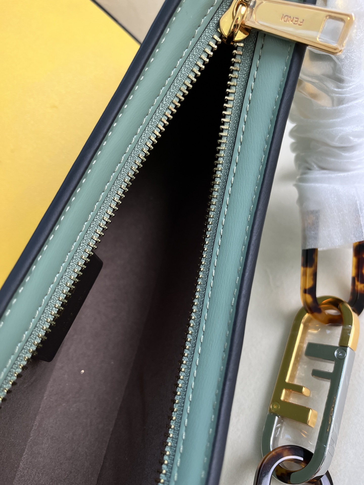 handbags FENDI 225 size:32*11*5cm - vstockx