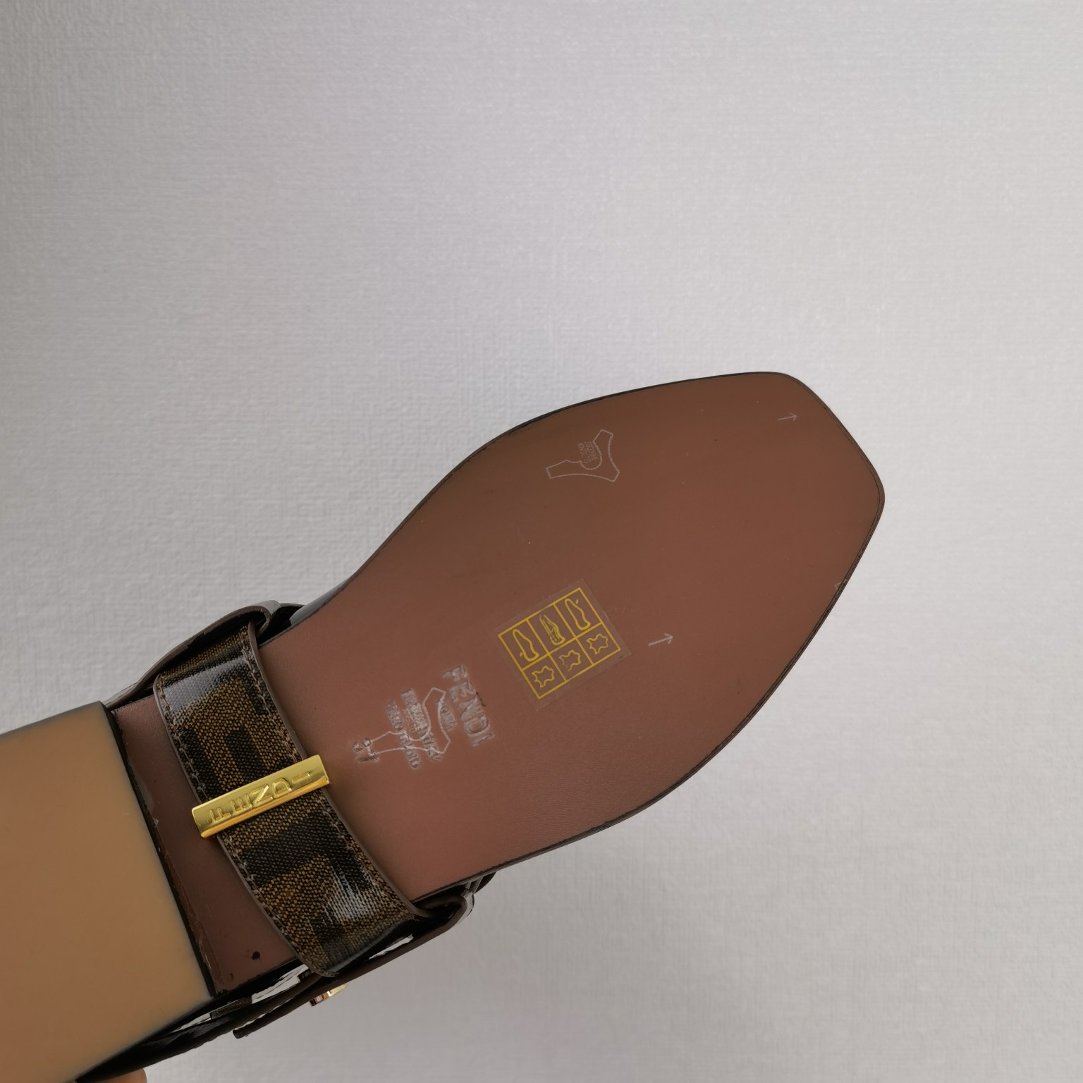 Fendi Boots 6 - vstockx