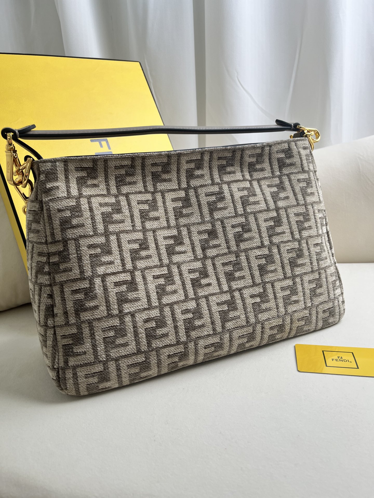 handbags FENDI 014 size:23.5*36*14cm - vstockx