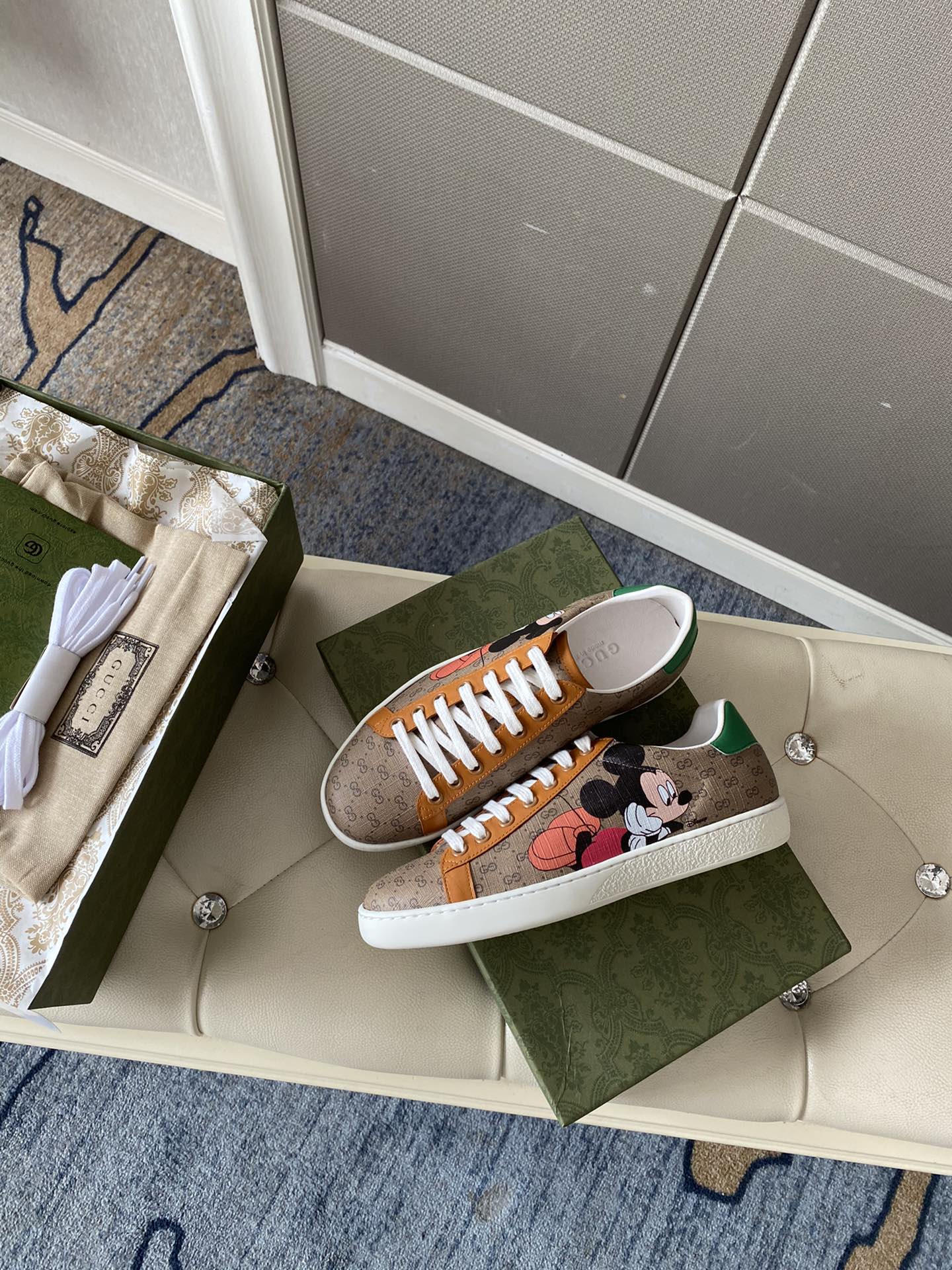 Gucci Women's Ace sneaker with bee sneaker 4 - vstockx