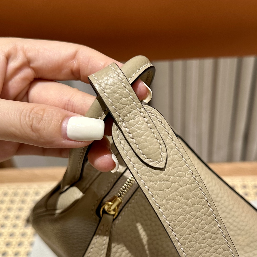 Handbags Hermes mini Lindy size:19 cm - vstockx