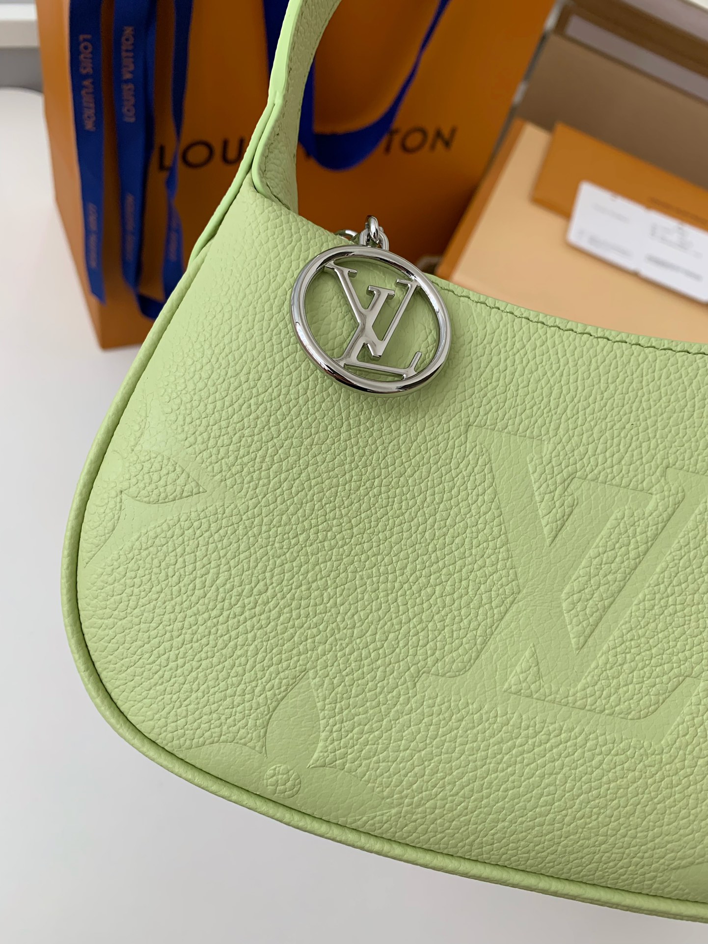 Handbags Louis Vuitton M82391 size:20.5*11*5 cm - vstockx